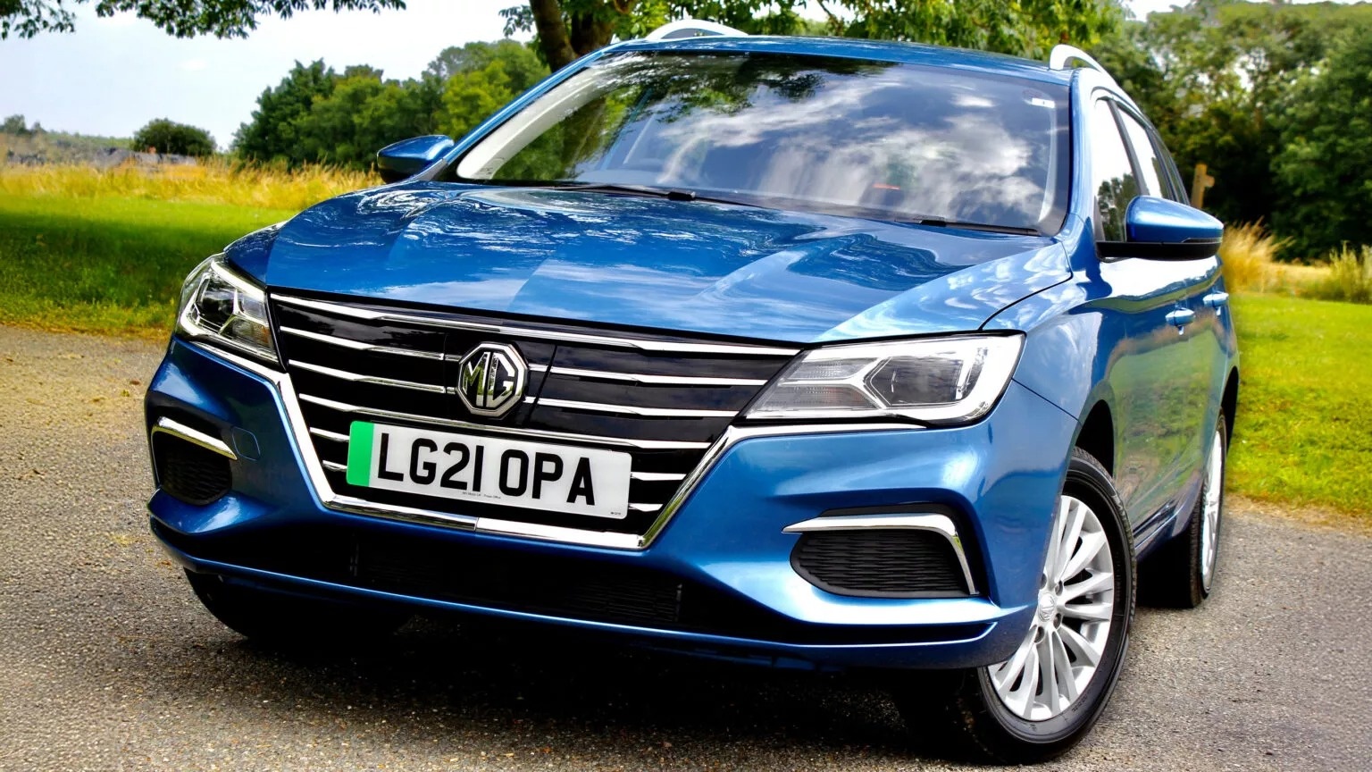 MG doi mat nghi van xe MG5 tu dong tang toc hinh anh