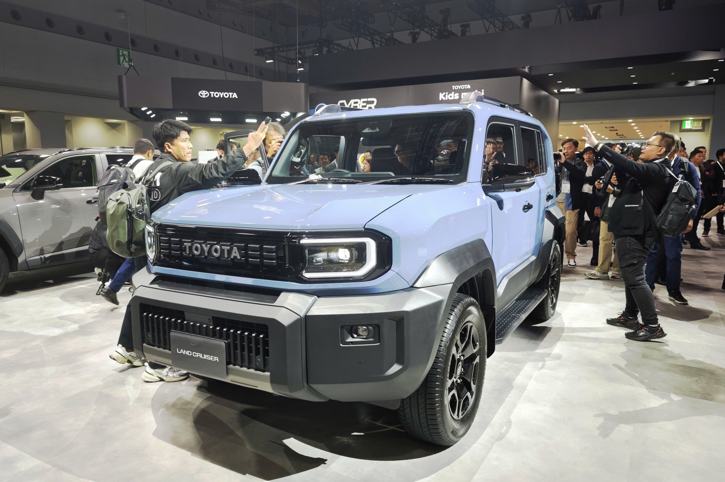 Can canh Toyota Land Cruiser FJ, SUV dia hinh co the som ve Viet Nam hinh anh