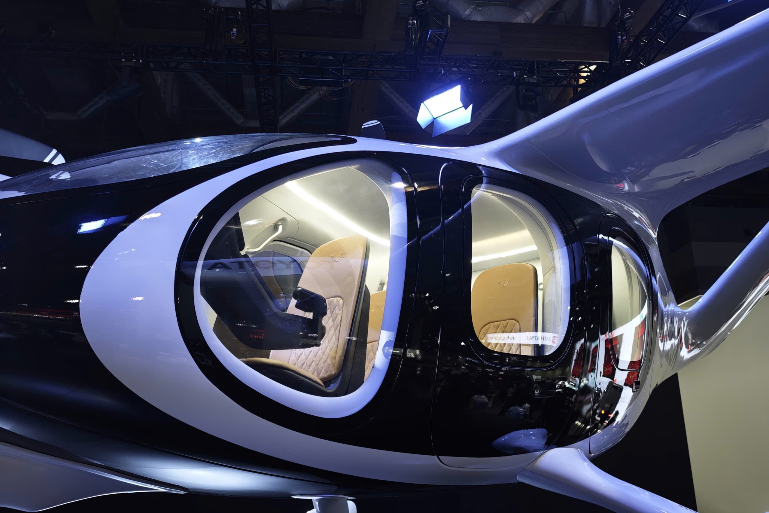 Máy bay điện Toyota  ảnh 4 May bay dien Toyota anh 4