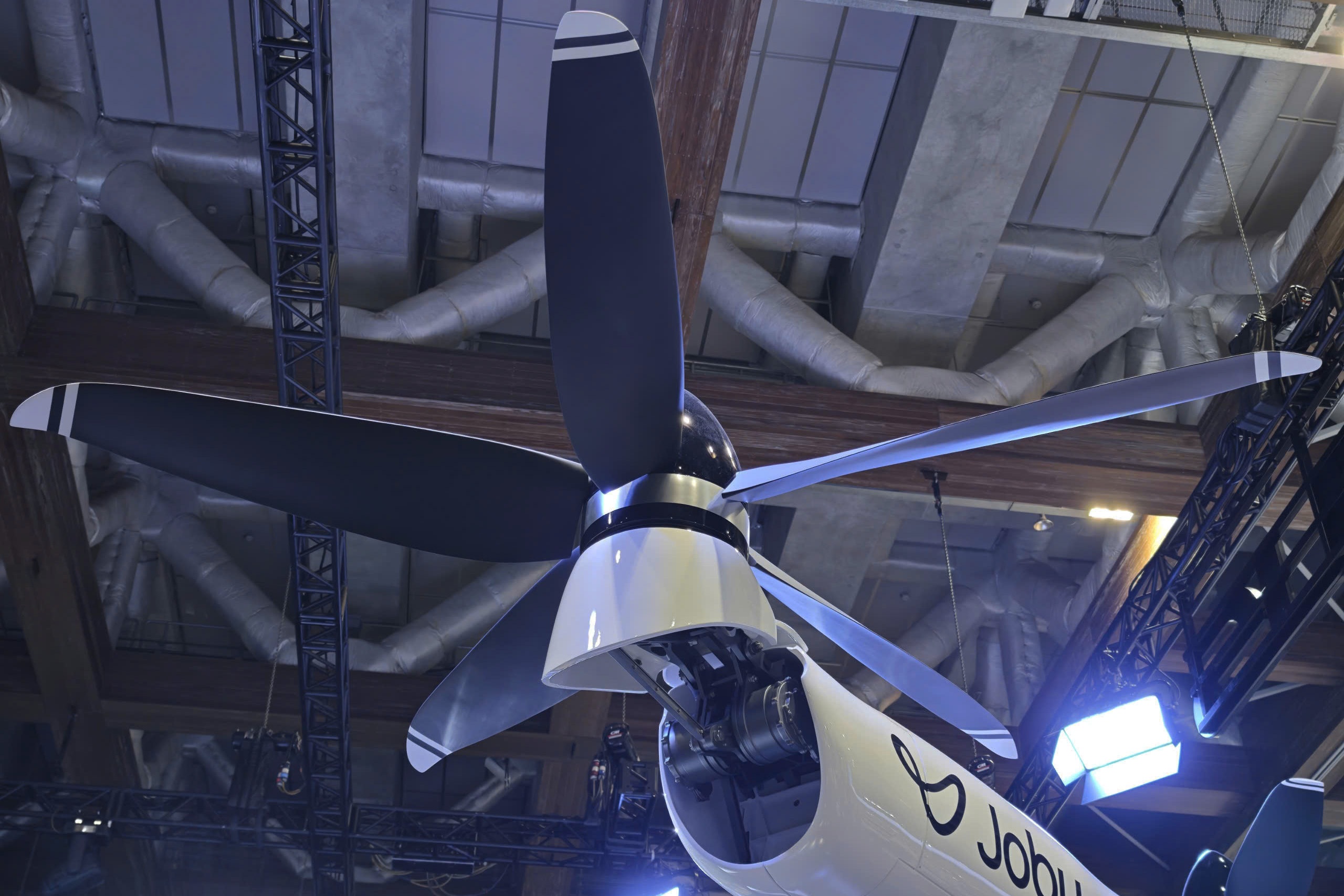 Máy bay điện Toyota  ảnh 3 May bay dien Toyota anh 3