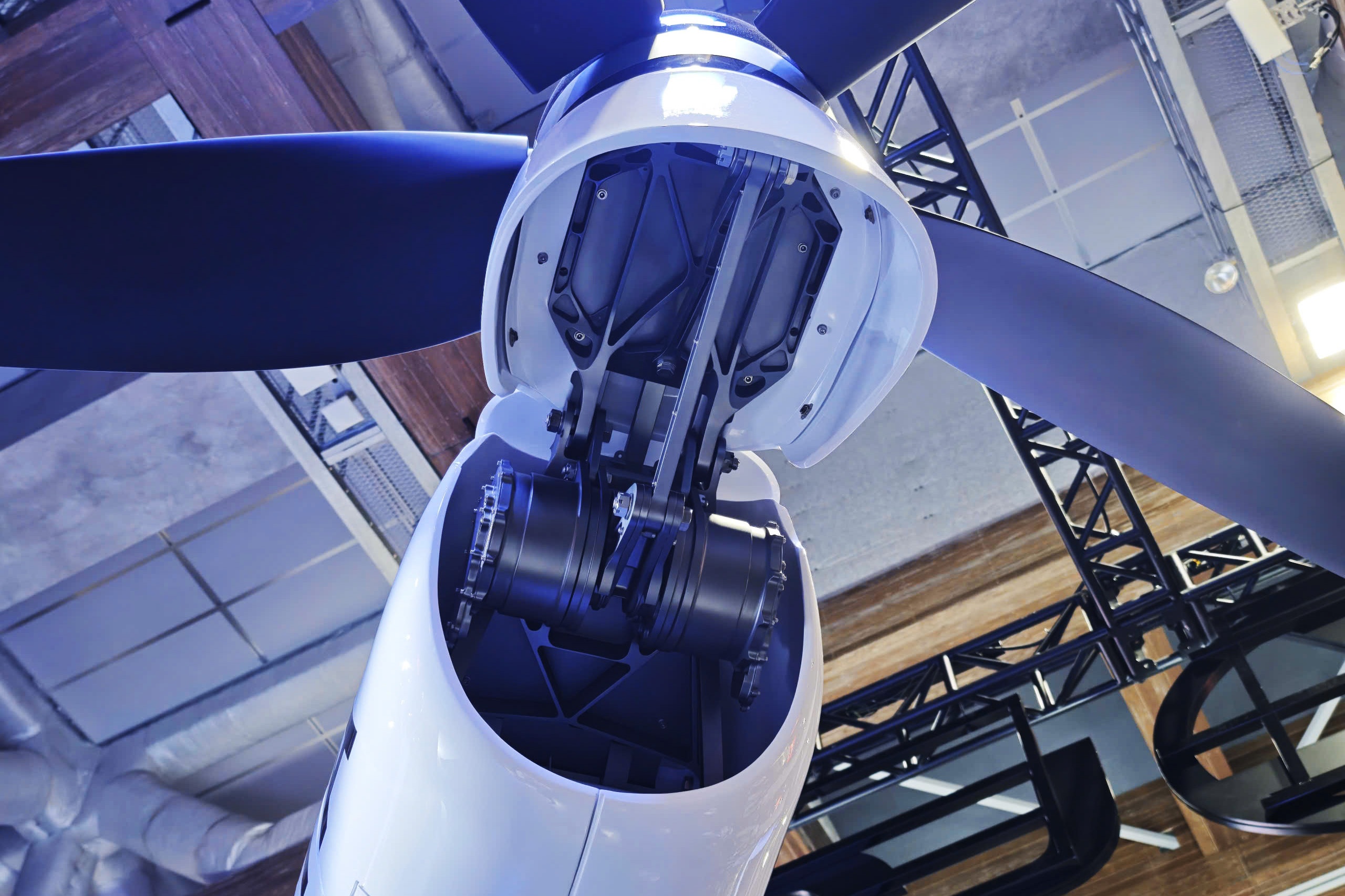 Máy bay điện Toyota  ảnh 6 May bay dien Toyota anh 6