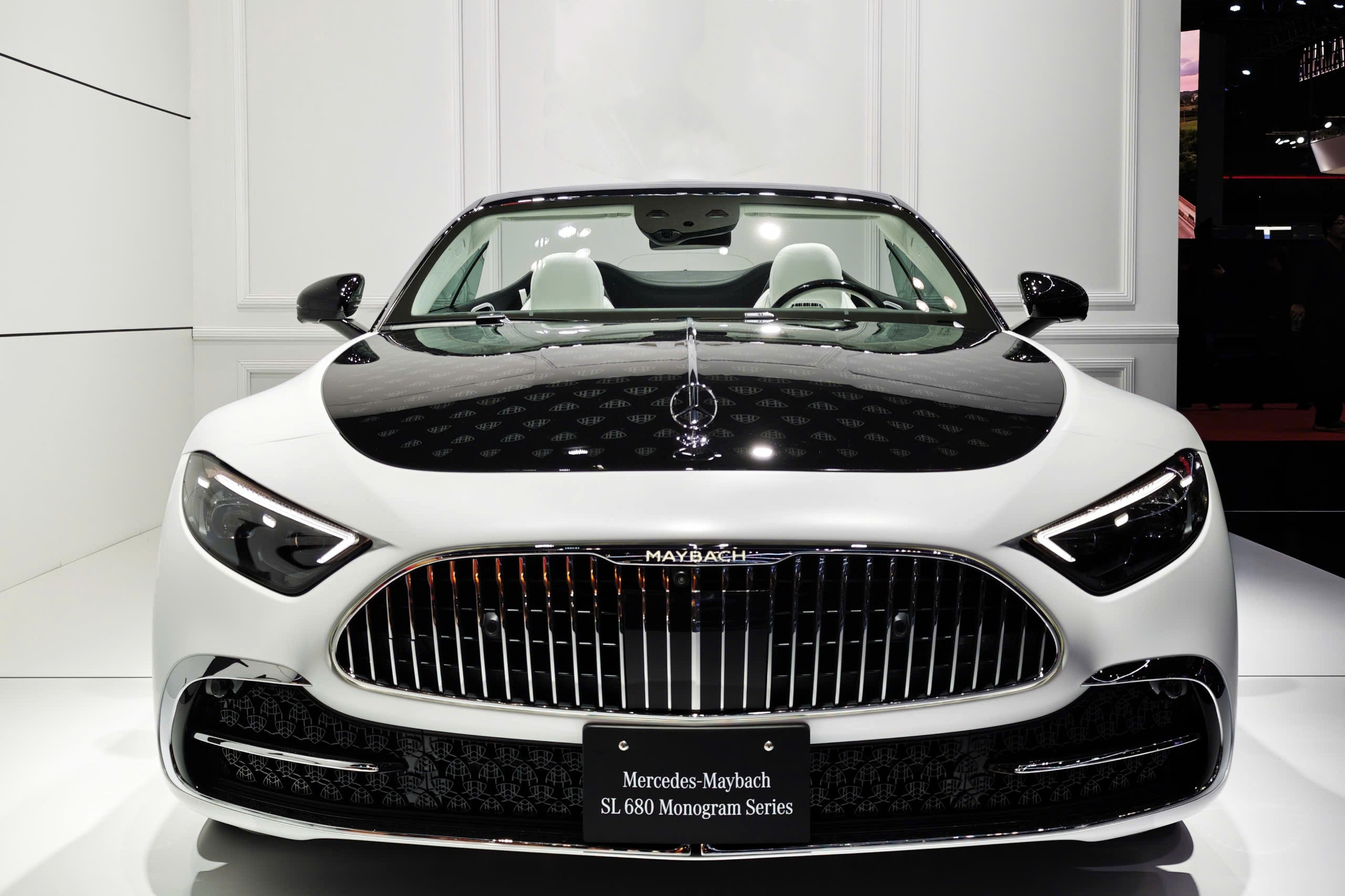 Ngam xe mui tran sieu sang, che tac thu cong cua Mercedes-Maybach hinh anh