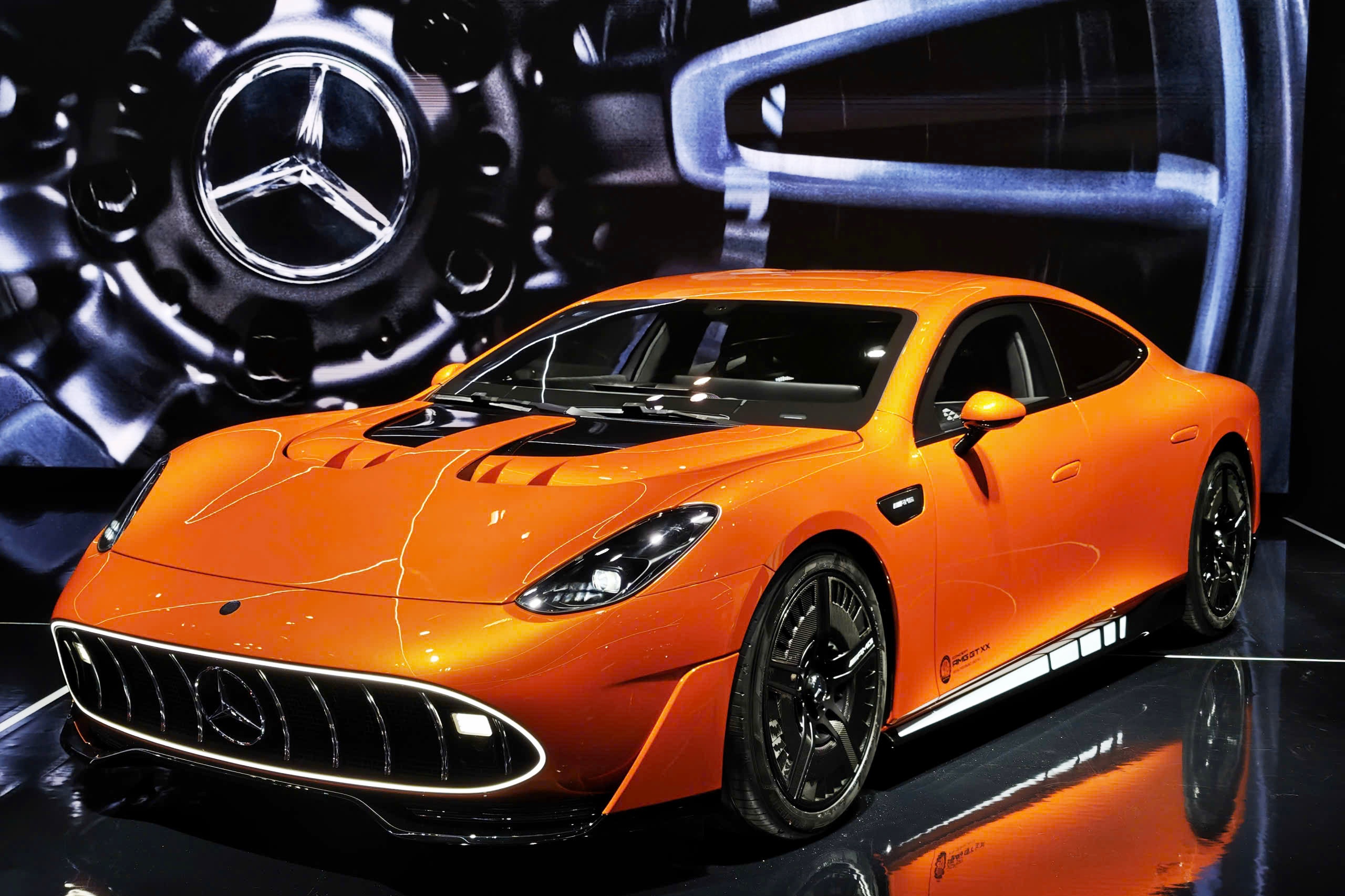 Chiec sieu xe chay dien 'xau xi' cua Mercedes trong the nao? hinh anh