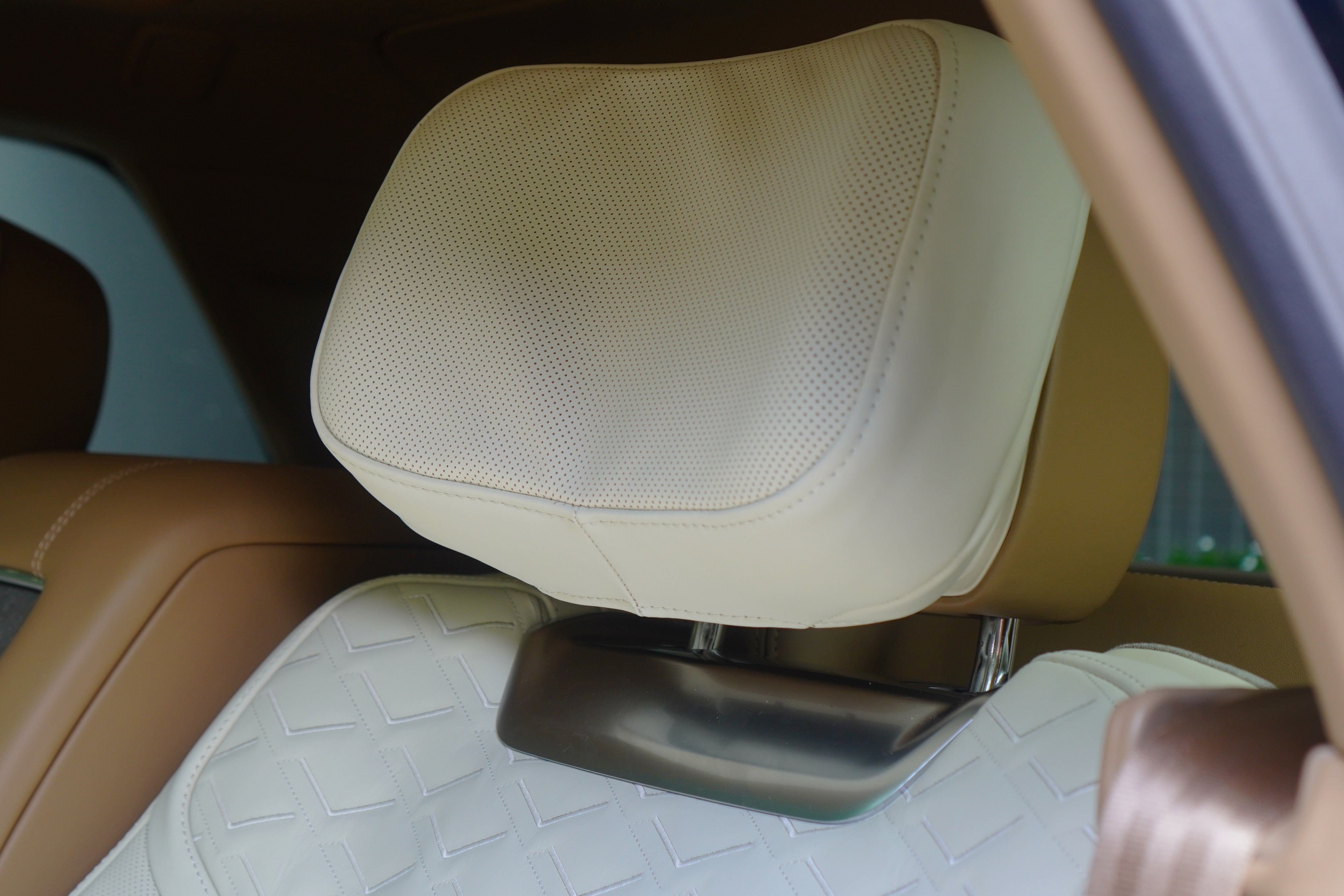 Range Rover SV PHEV anh 10