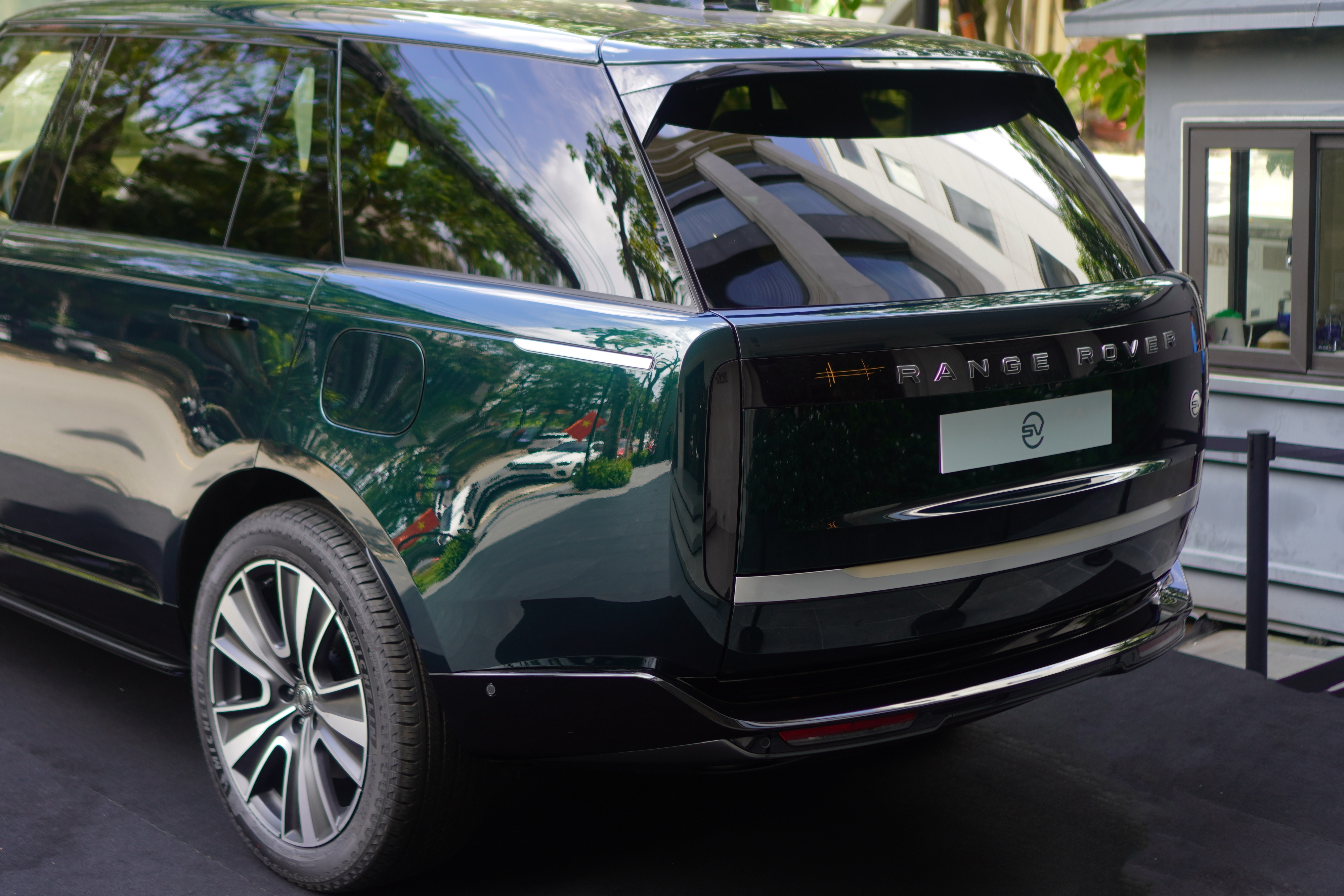 Range Rover SV PHEV anh 4