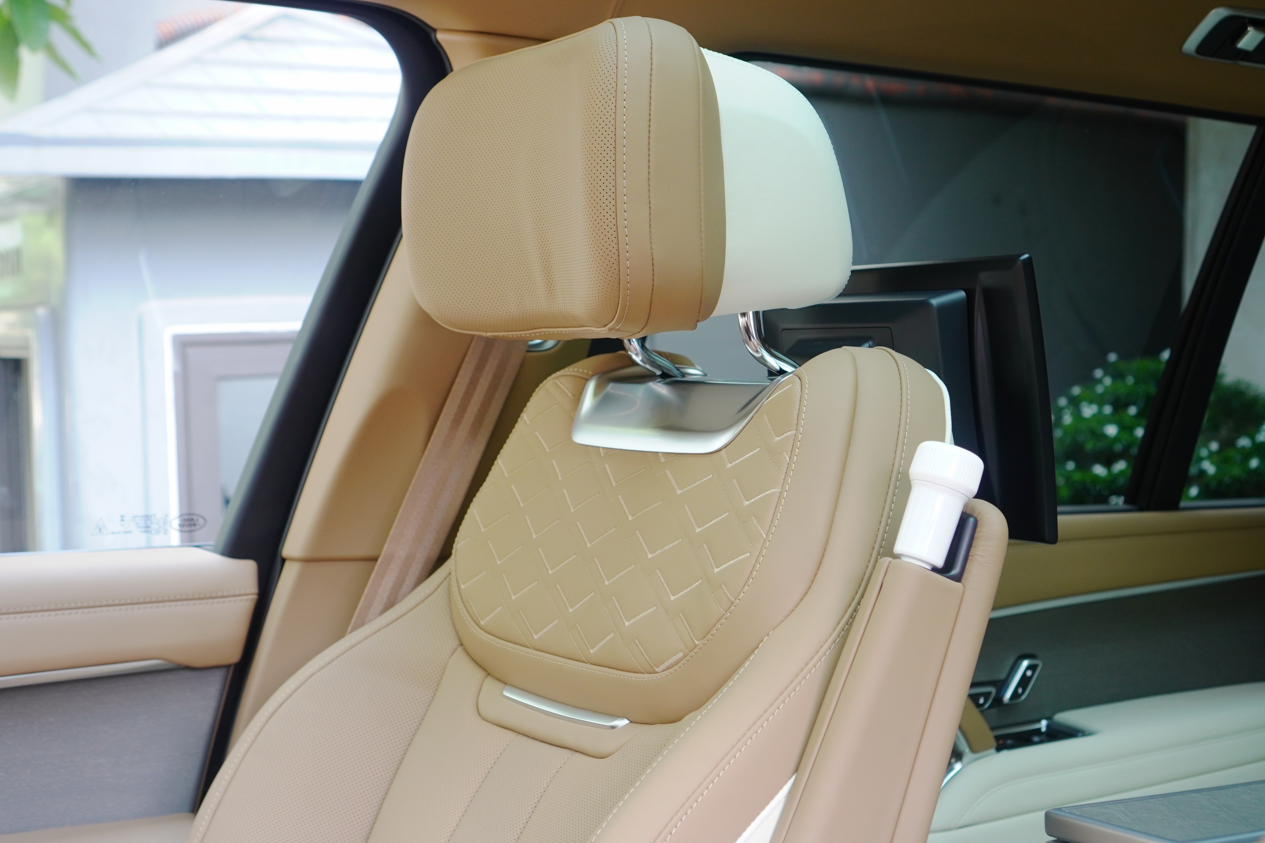 Range Rover SV PHEV anh 9