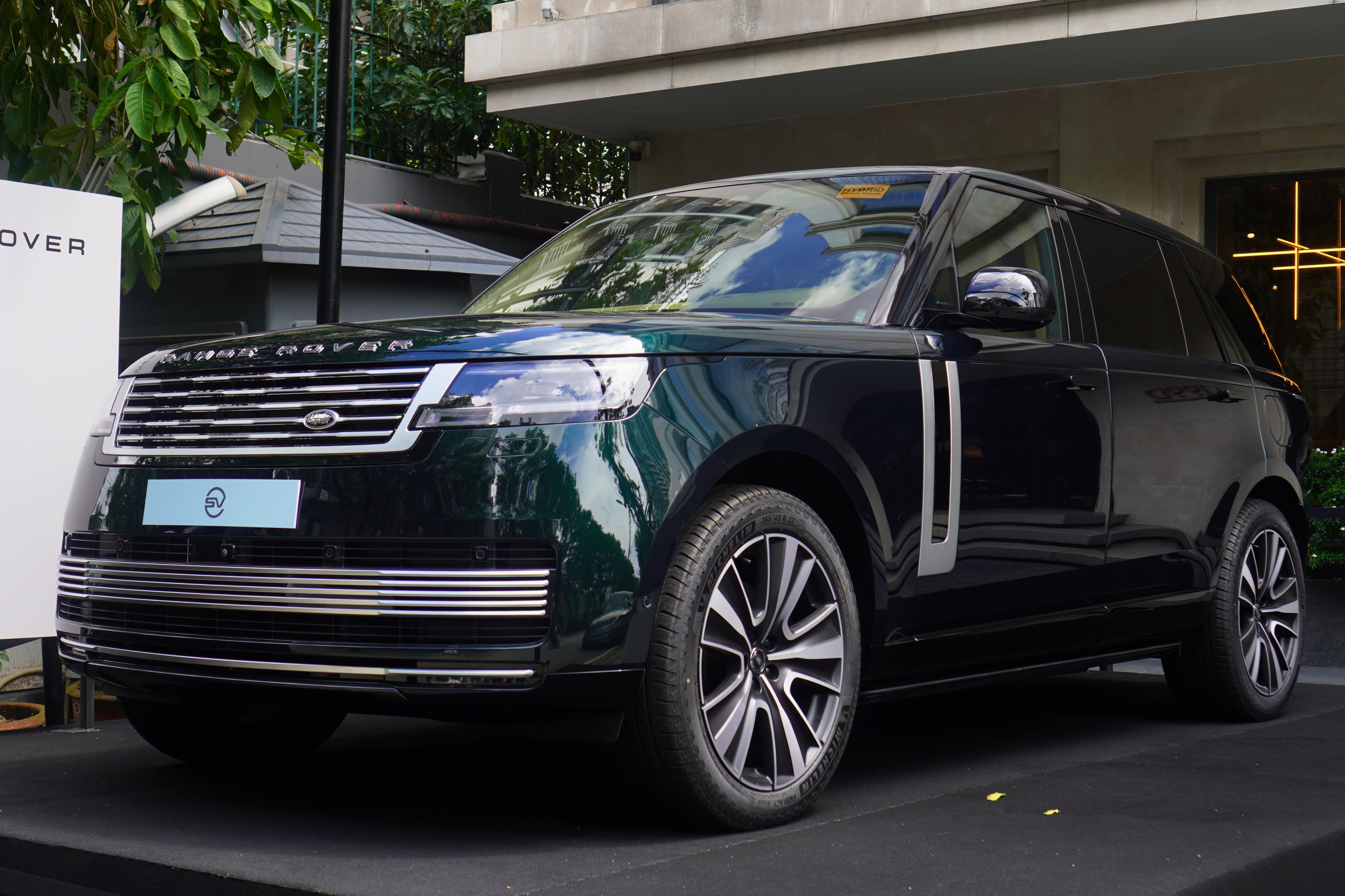 Range Rover SV PHEV anh 1