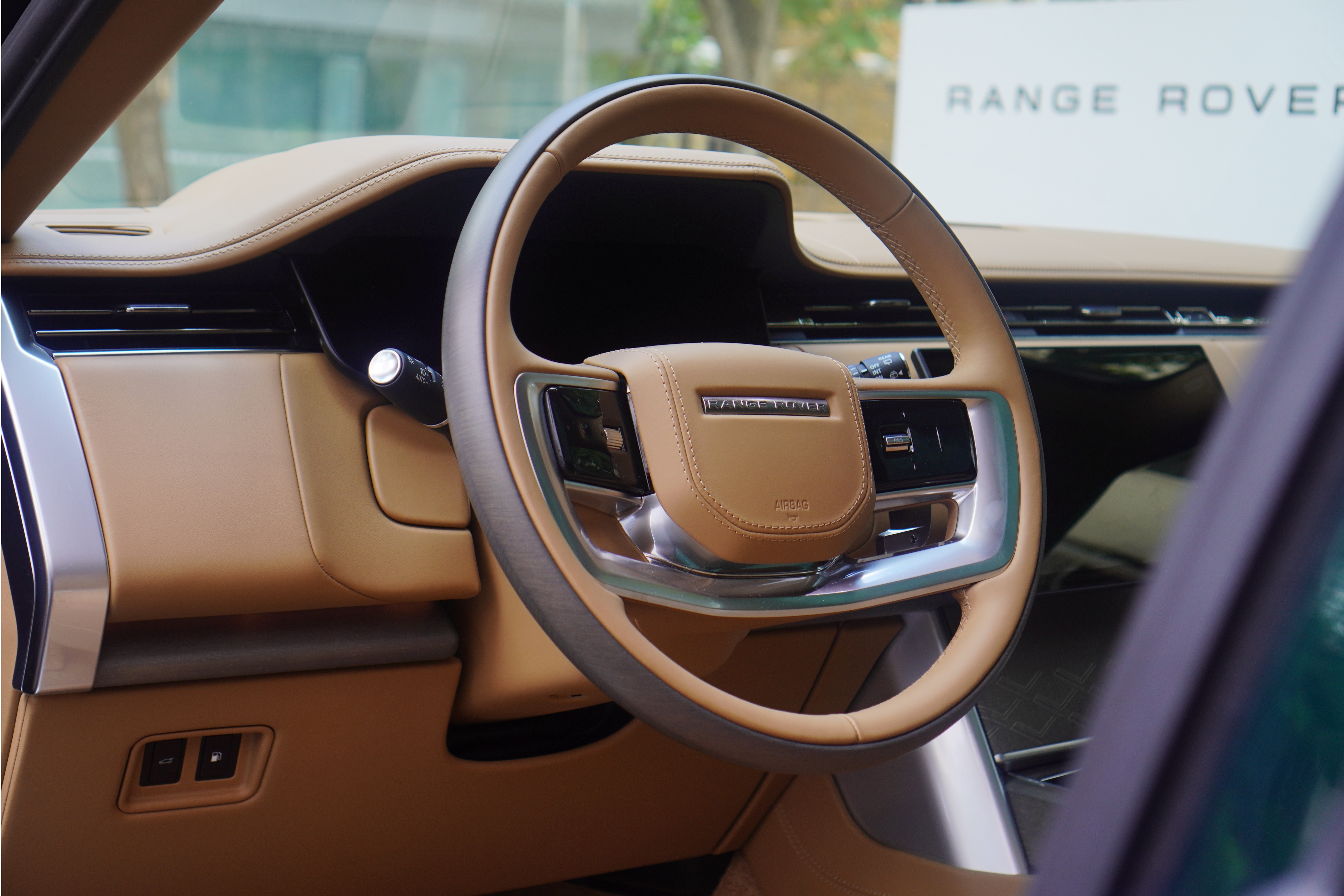 Range Rover SV PHEV anh 6