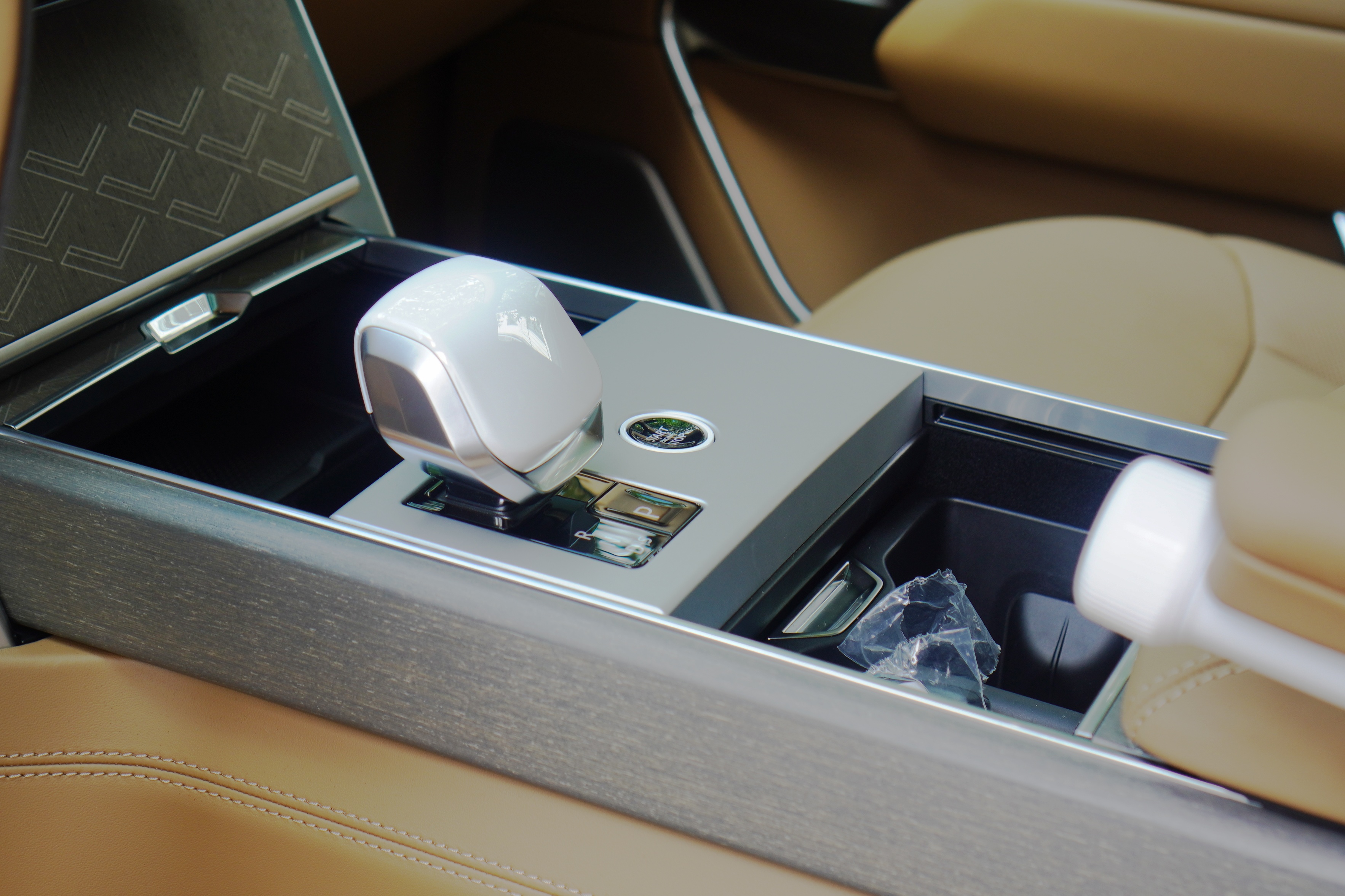 Range Rover SV PHEV anh 8