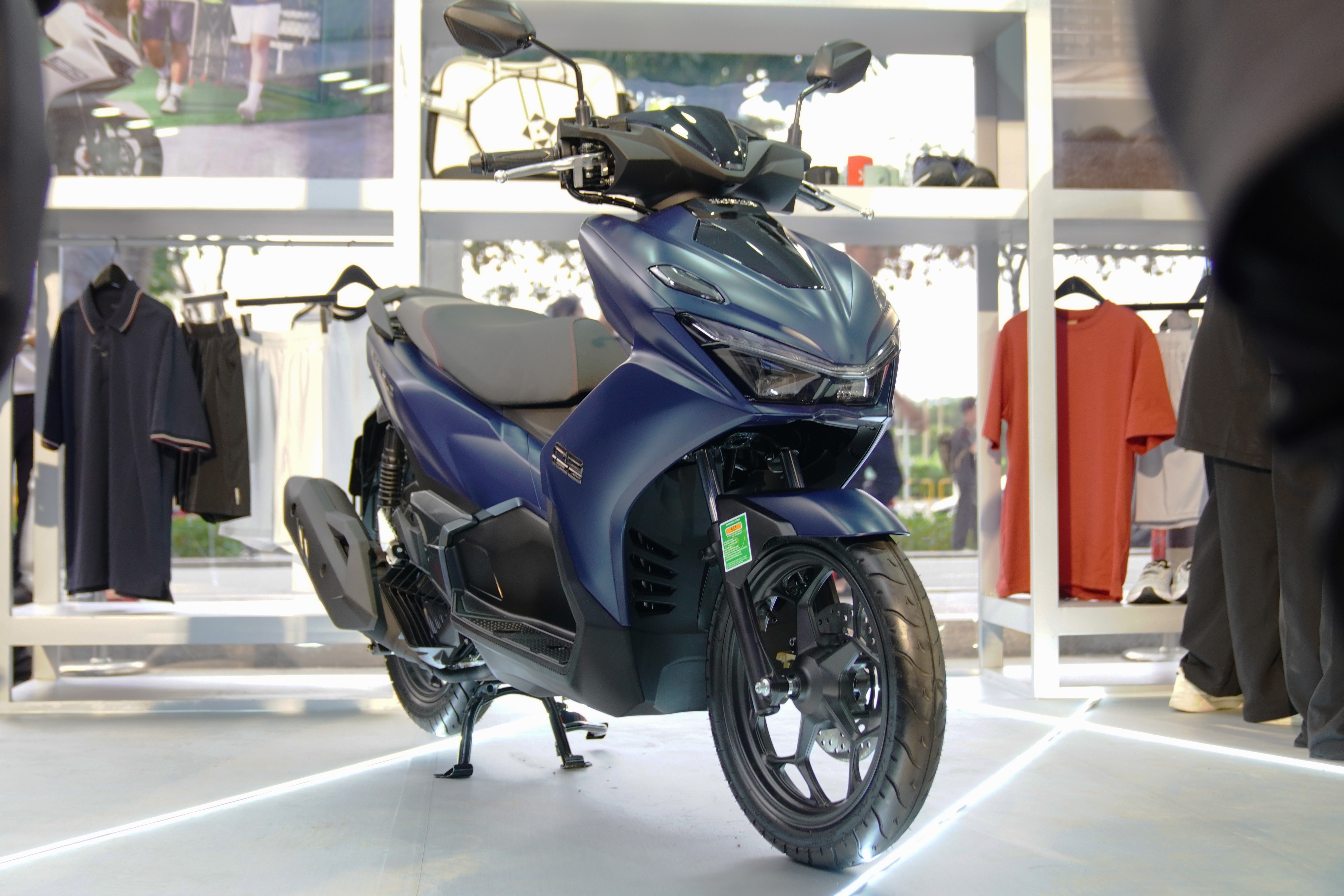 Can canh Honda Air Blade the he moi - thay thiet ke, gia tang nhe hinh anh