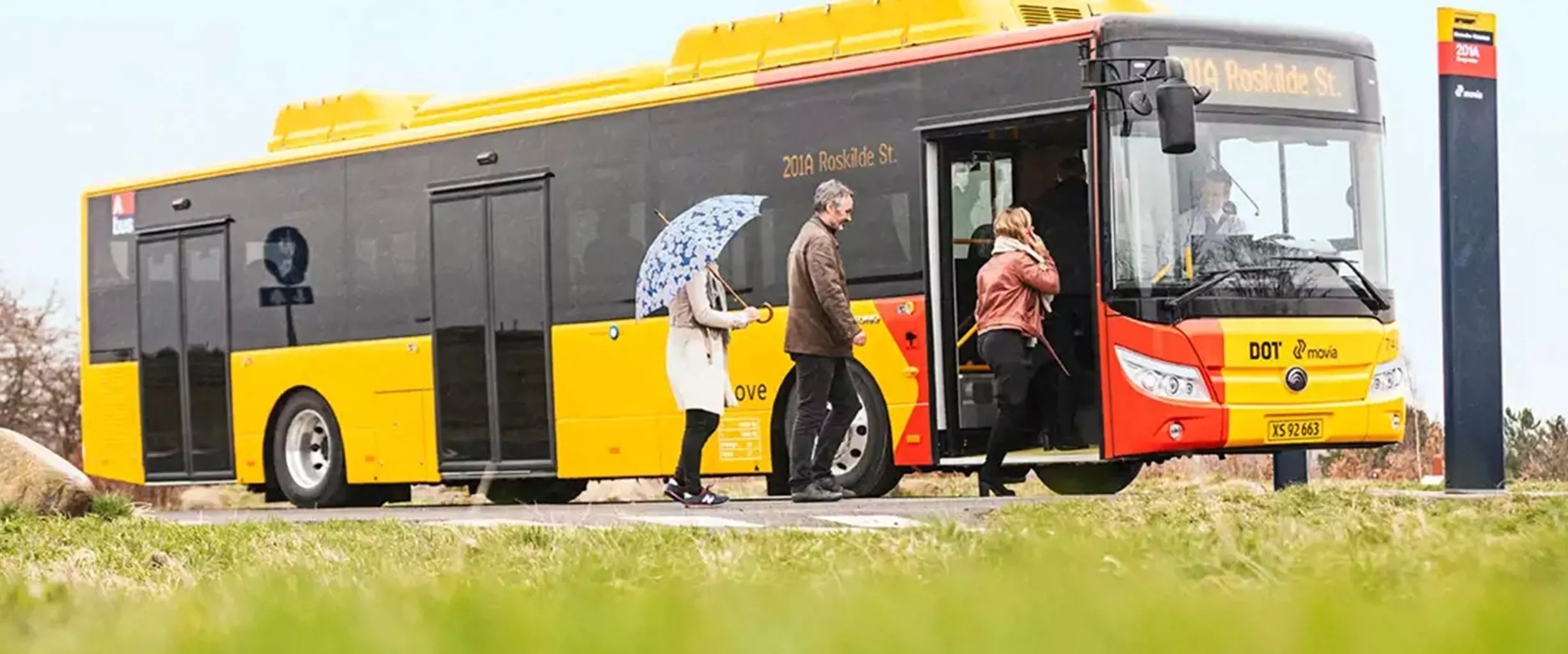 Xe buyt dien Trung Quoc gay lo ngai an ninh vi co the tat may tu xa hinh anh