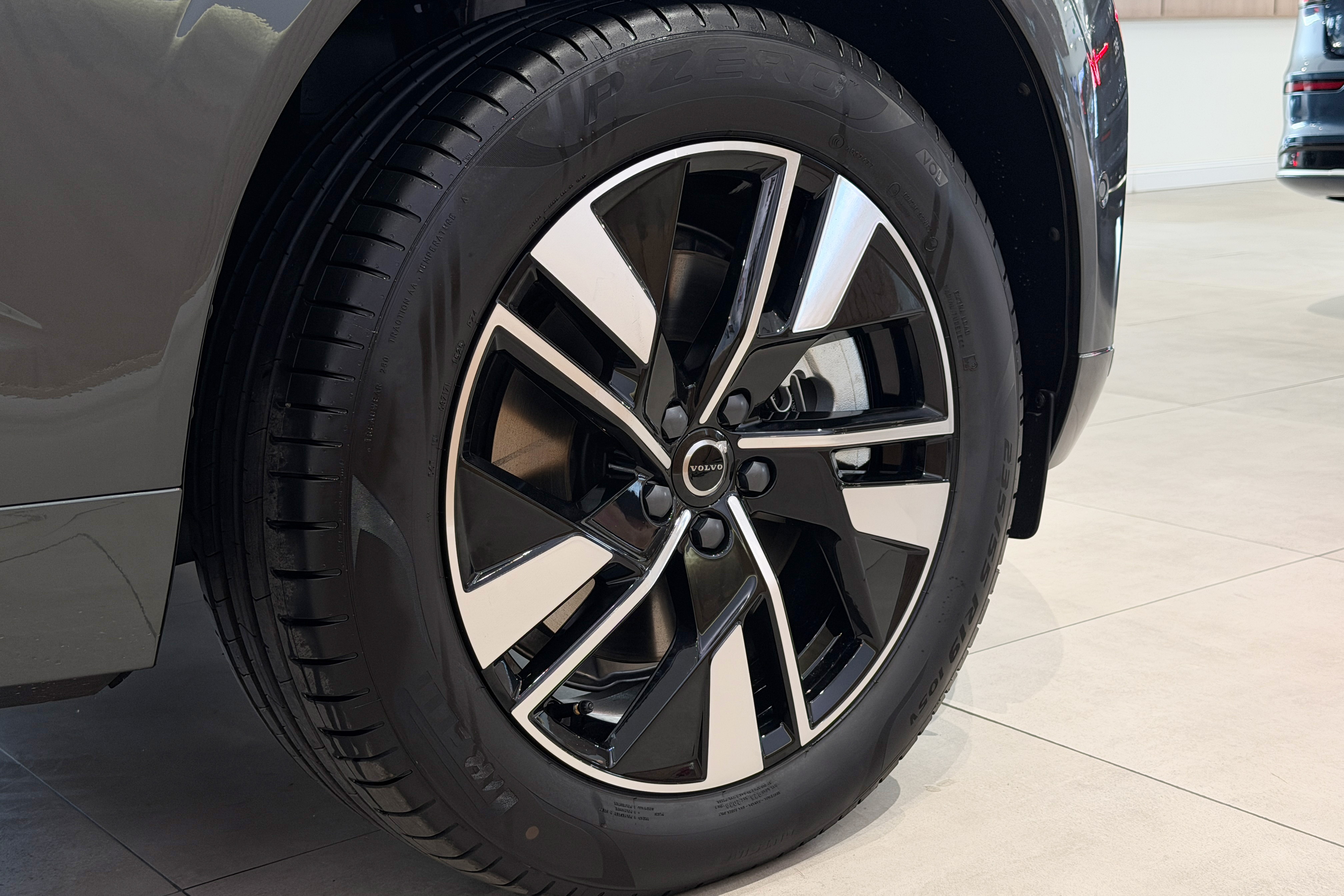 Volvo,  XC60,  Mercedes-Benz anh 6