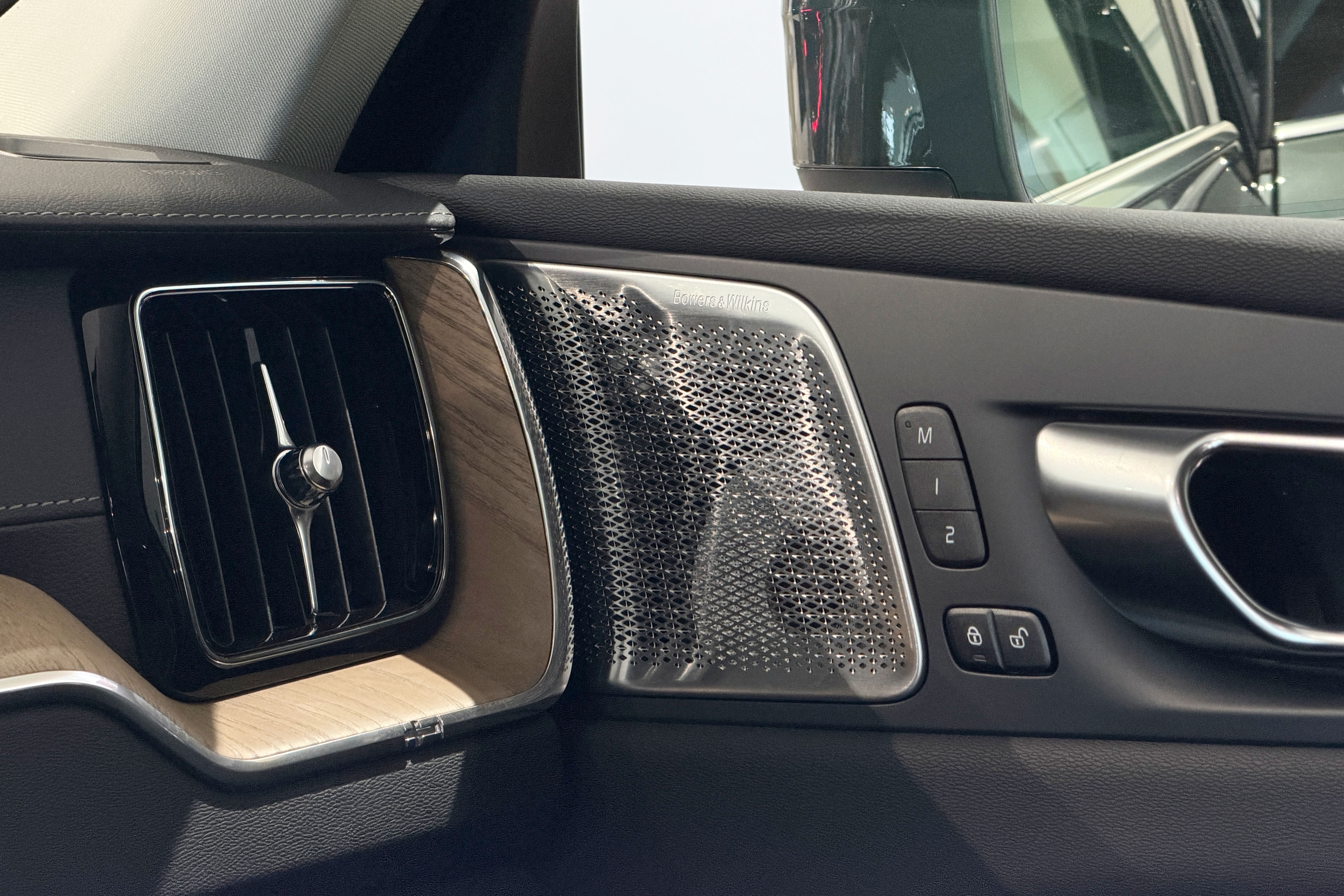 Volvo,  XC60,  Mercedes-Benz anh 13