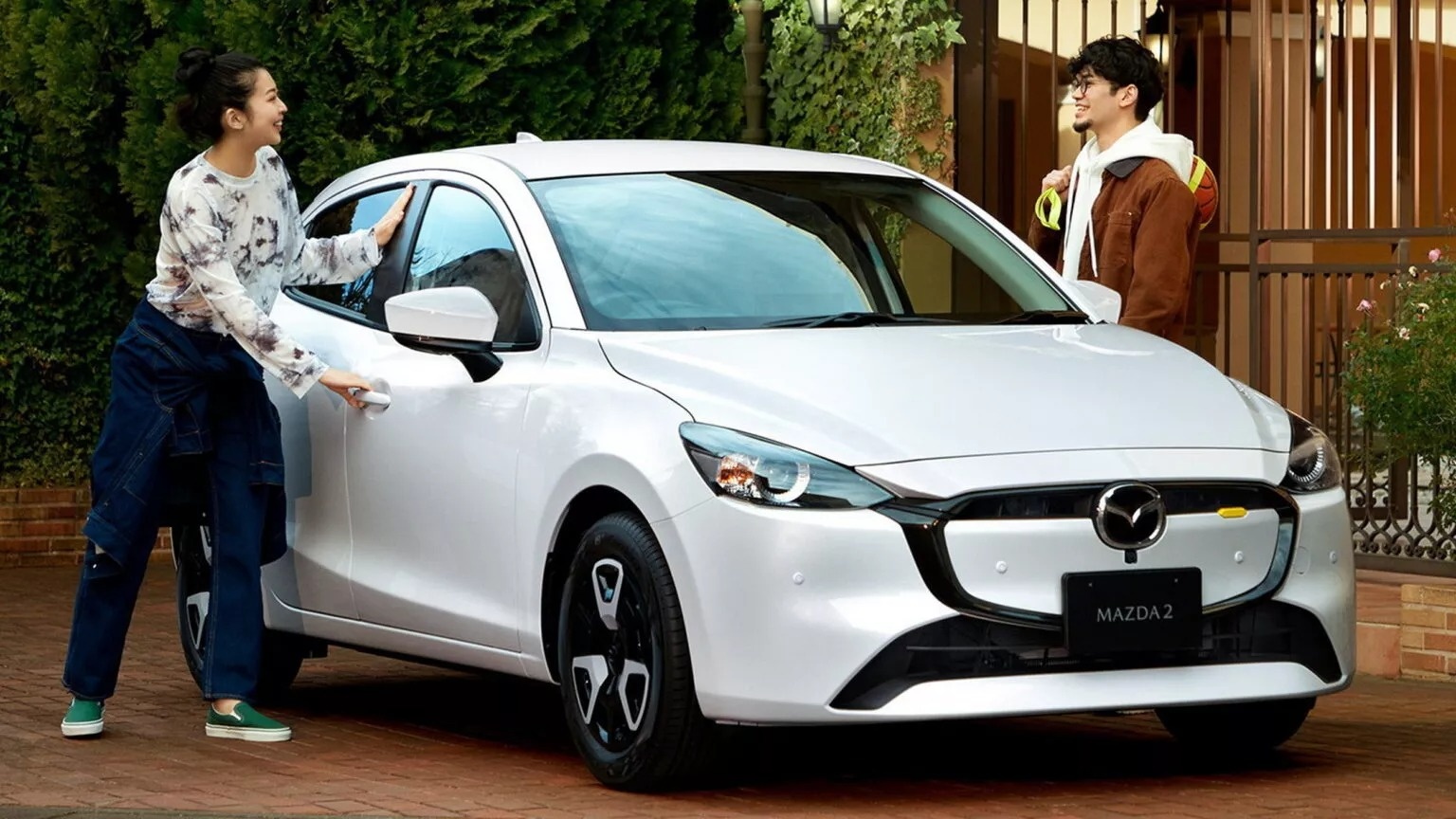 Mazda2 the he moi sap xuat hien hinh anh