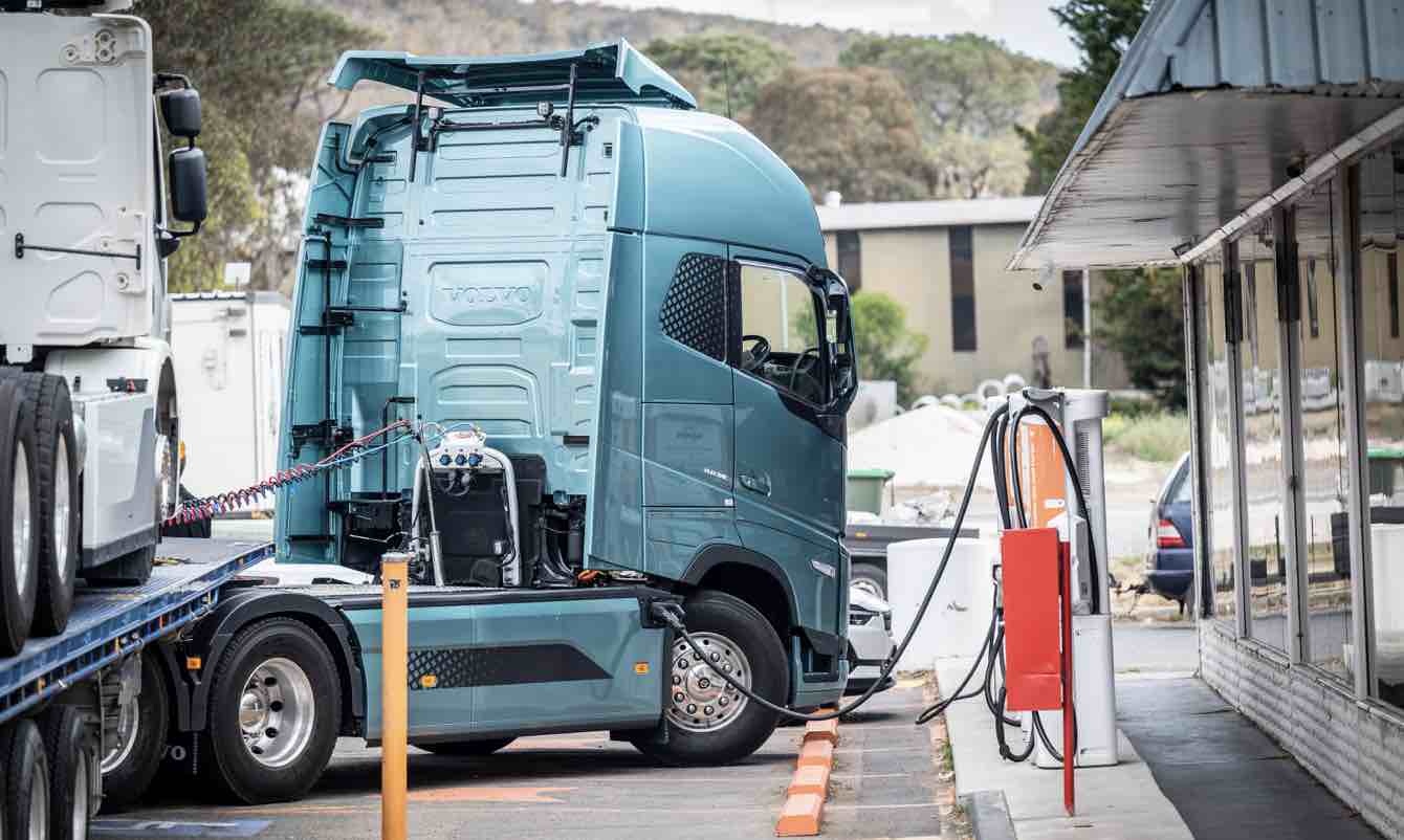 Xe tai co nho chay dien - lua chon moi cho do thi? hinh anh