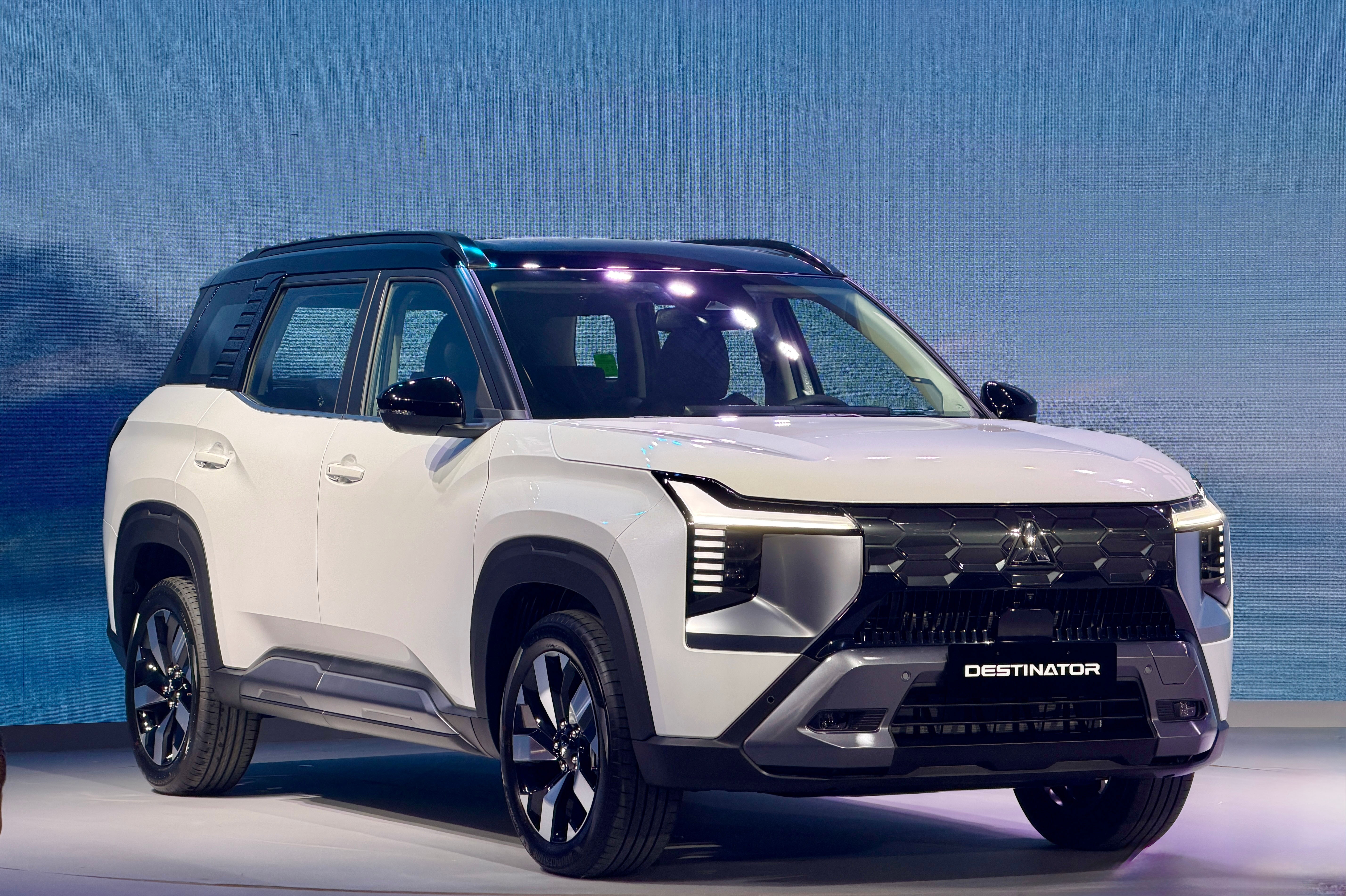 Chi tiet Mitsubishi Destinator, gia 780-855 trieu dong hinh anh