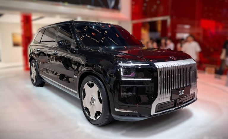 Zeekr 9X 'bia kem lac' hon 10.000 USD tai Trung Quoc hinh anh