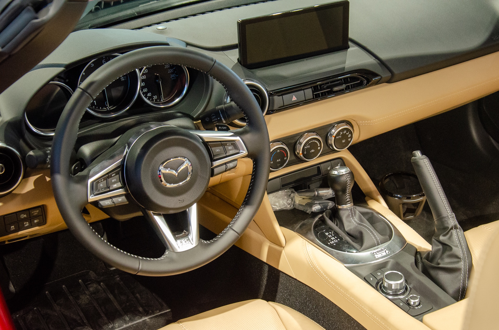 Mazda MX-5 Miata anh 3