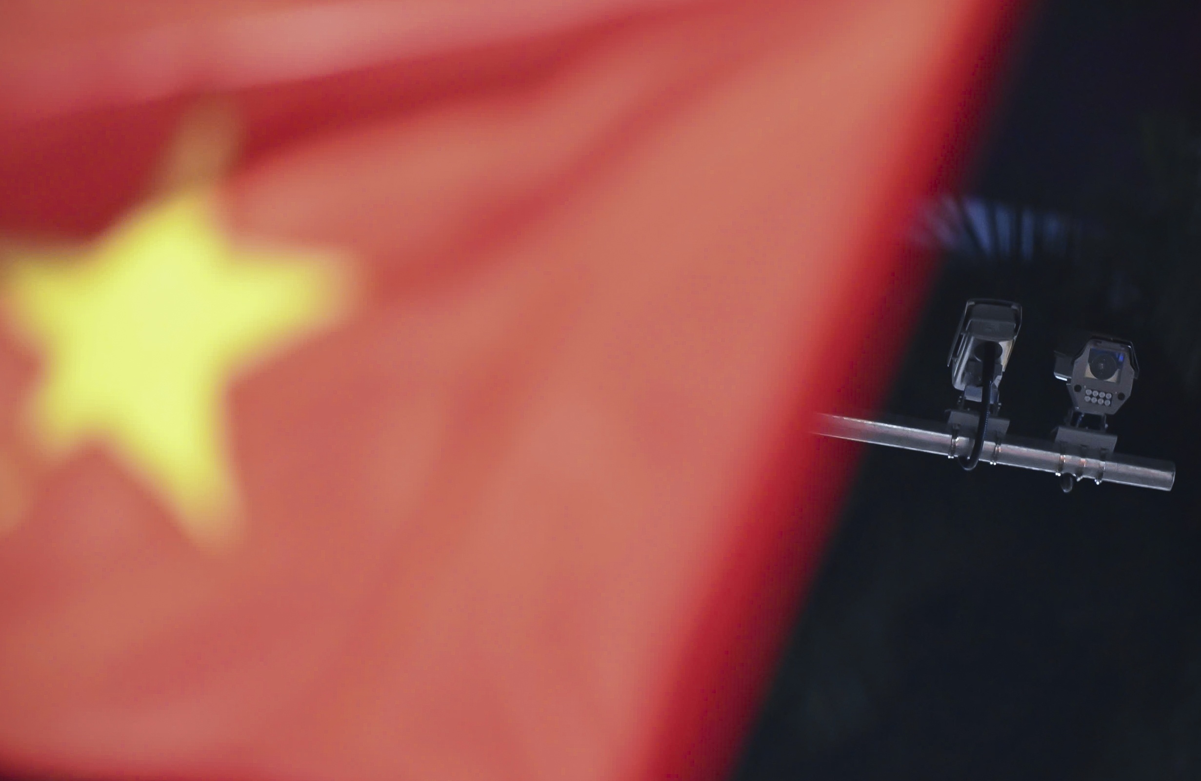 Can than mac loat loi giao thong khi 'di bao' hinh anh