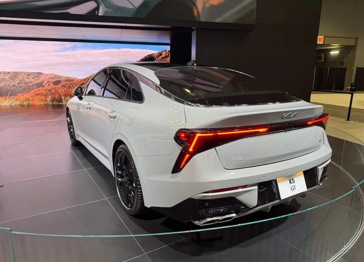 Kia K5 van duoc nang cap, khong phai xe dien ma van la PHEV hinh anh