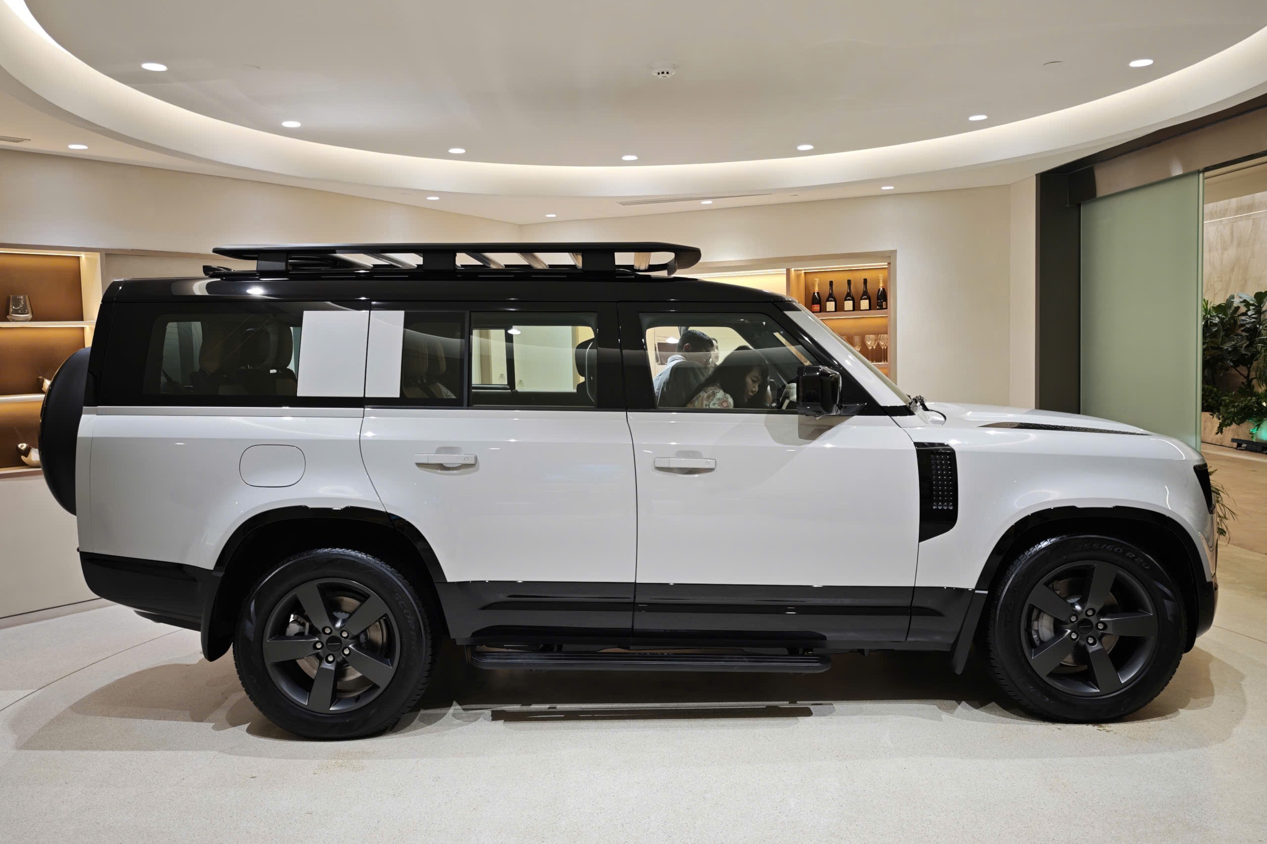 Defender,  Land Rover anh 2