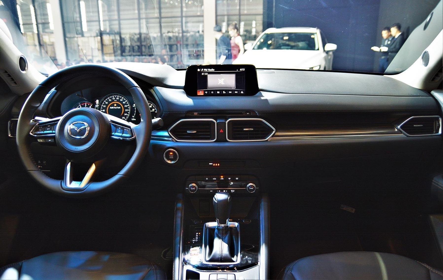 Mazda CX-5,  Mitsubishi Destinator anh 2