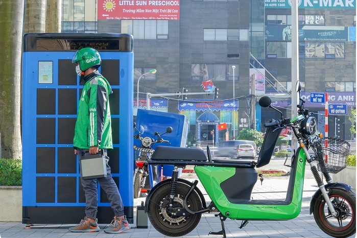 xe may dien,  tu doi pin anh 2