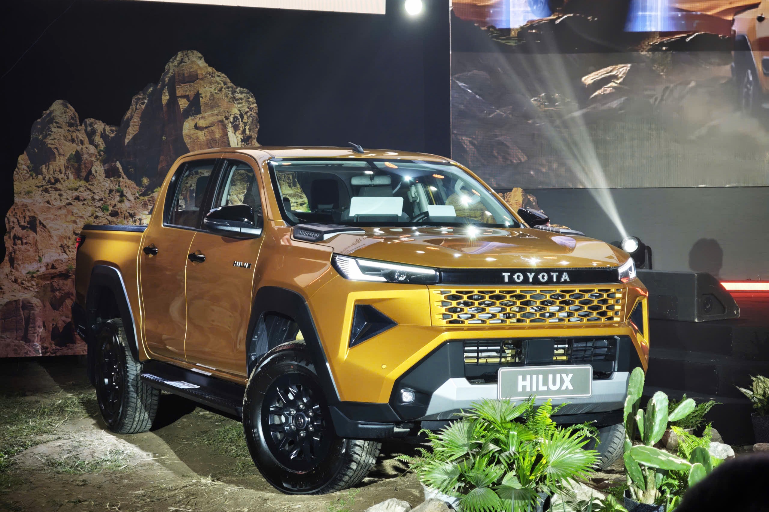 Chot gia Toyota Hilux 2026 tai Viet Nam - tu 632 den 903 trieu dong hinh anh