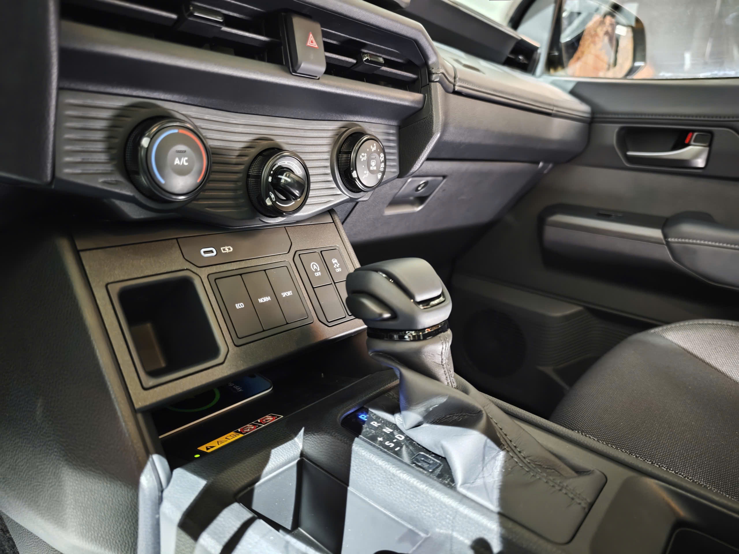 Toyota,  Toyota Hilux anh 19