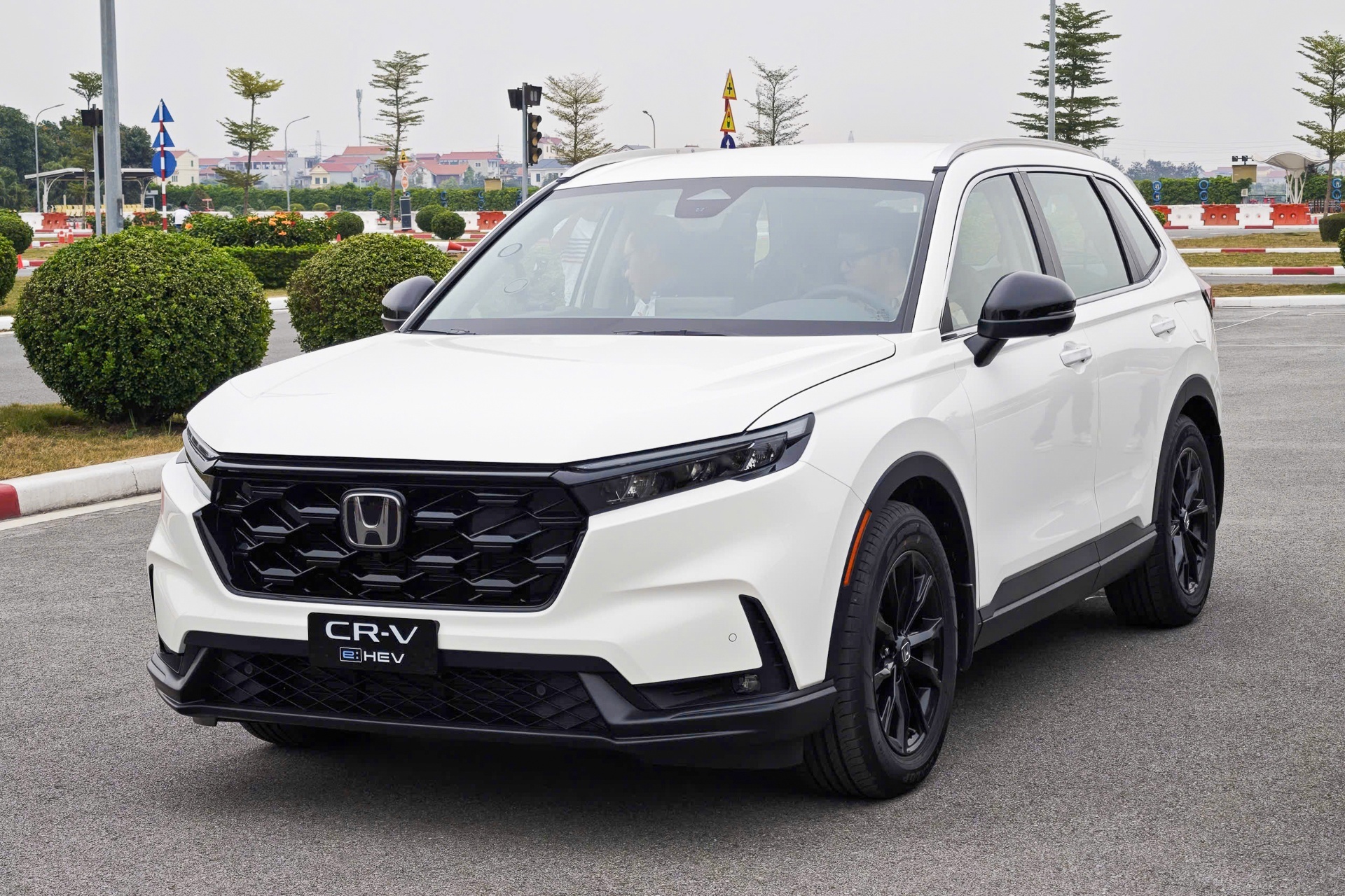 Chot gia Honda CR-V hybrid lap rap trong nuoc, thap nhat 1,17 ty dong hinh anh