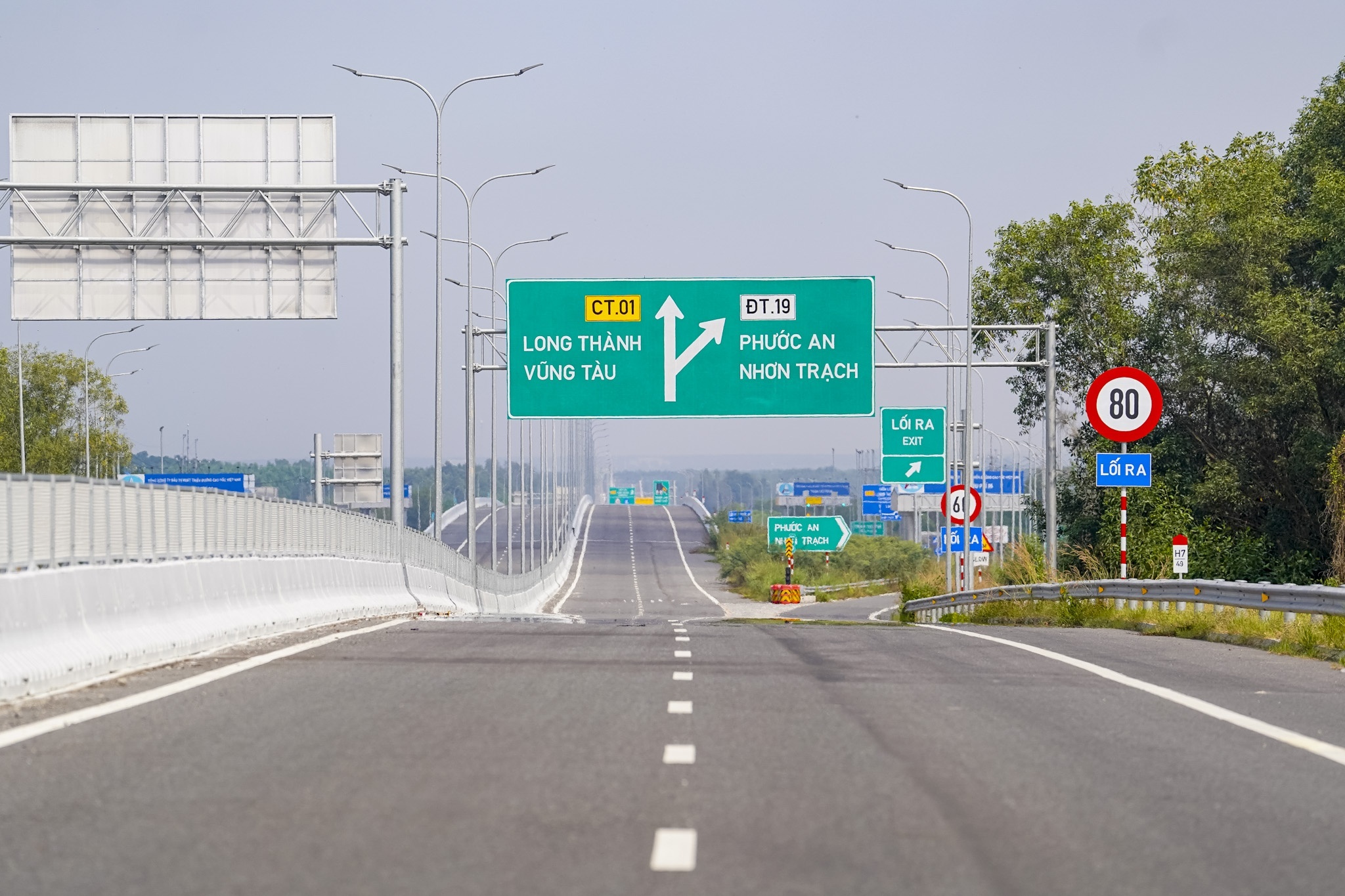 Di tu TP.HCM, nho do day xang truoc khi lai xe vao cao toc hinh anh