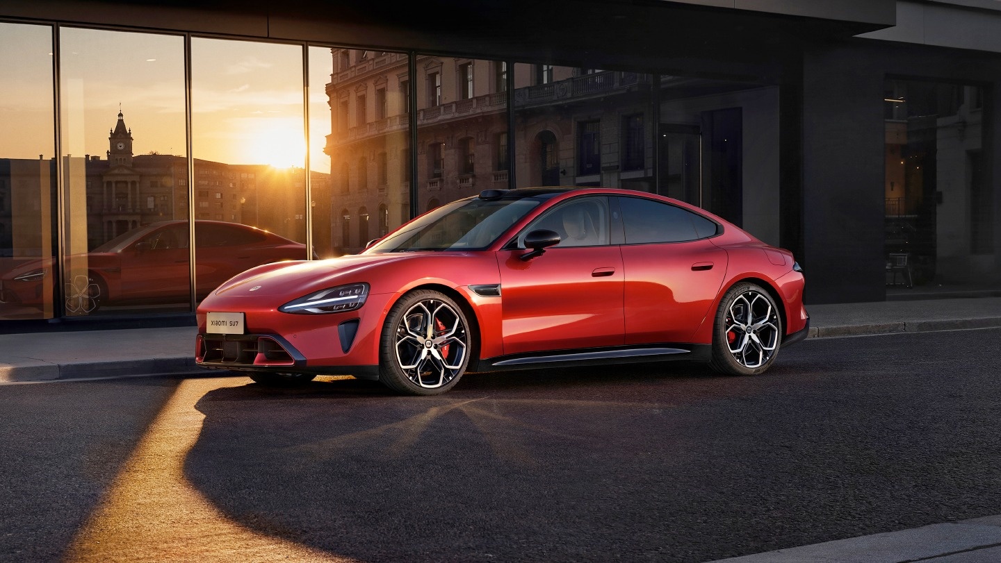 Xiaomi SU7 the he moi sap xuat hien, doi mau noi that, tang gia ban hinh anh