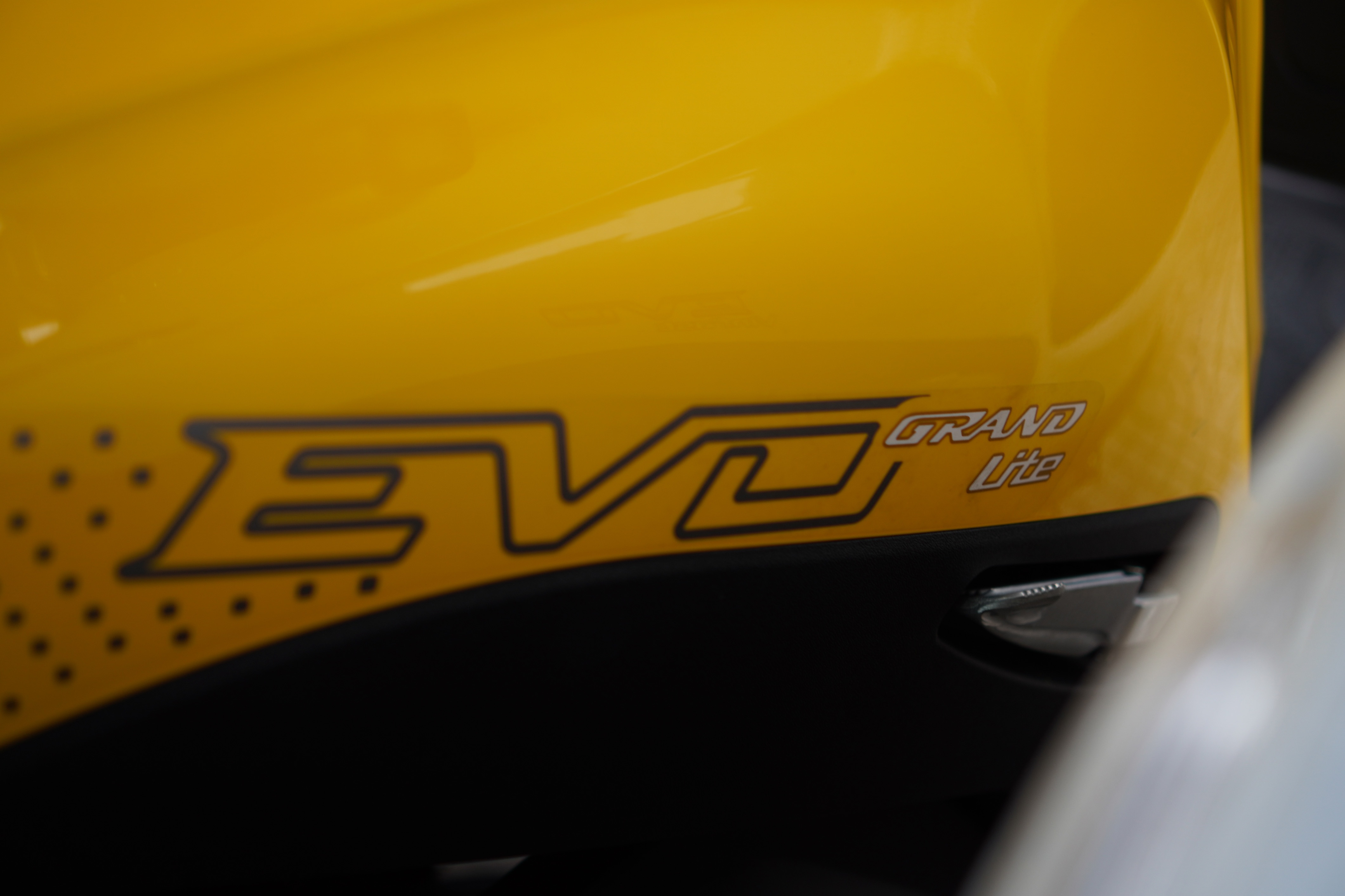 xe may dien,  VinFast anh 2