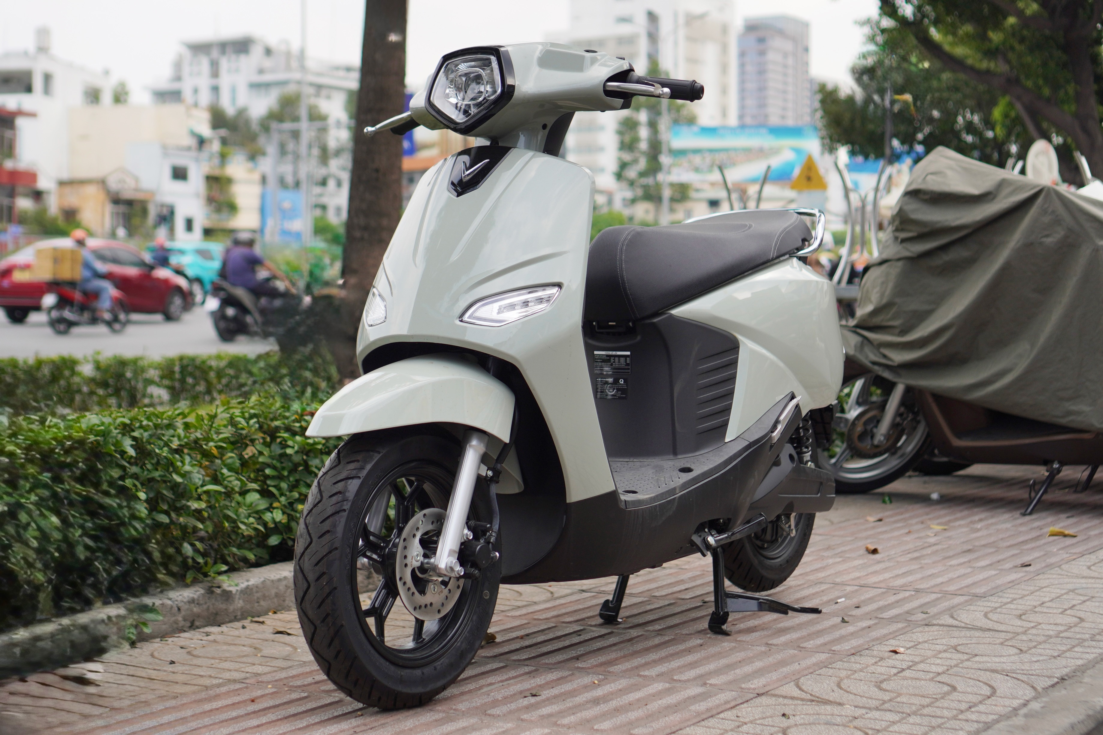 Chi tiet VinFast Vero X - xe may dien 2 pin gia gan 35 trieu dong hinh anh