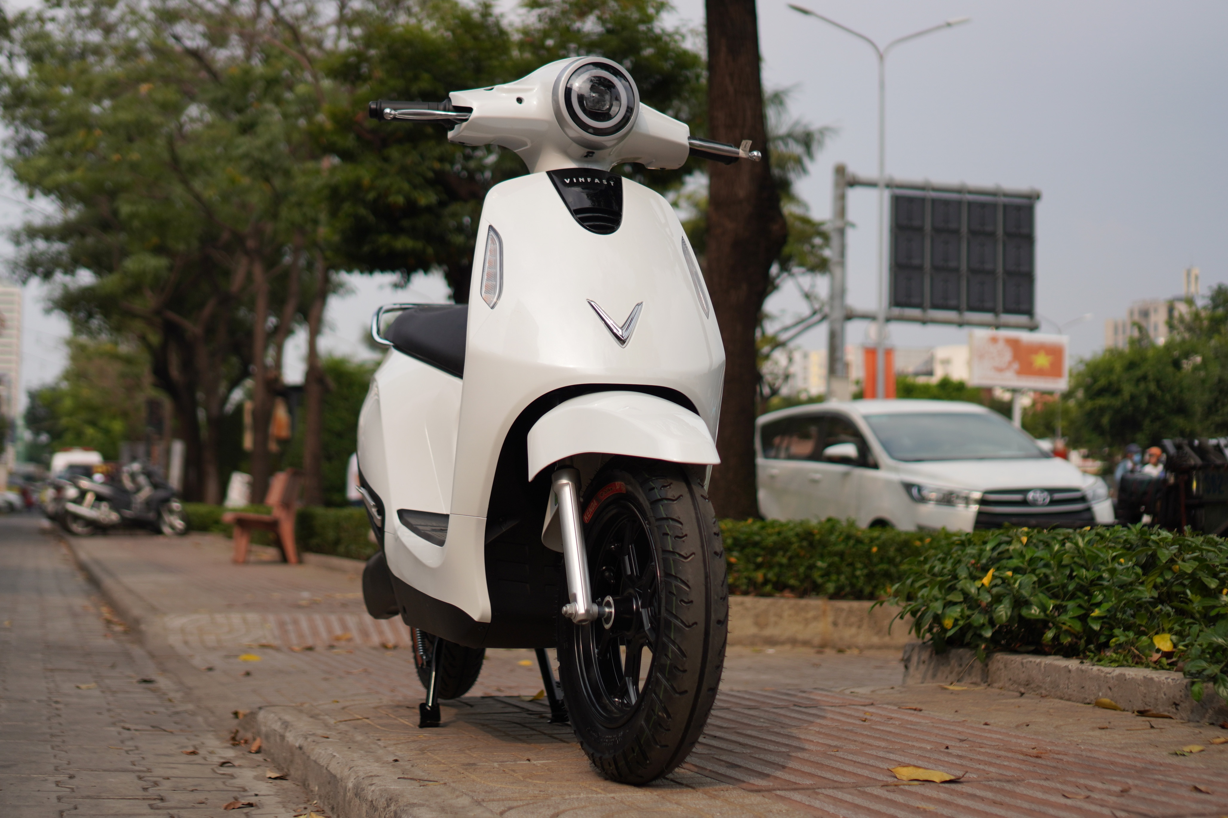 VinFast,  xe may dien anh 2