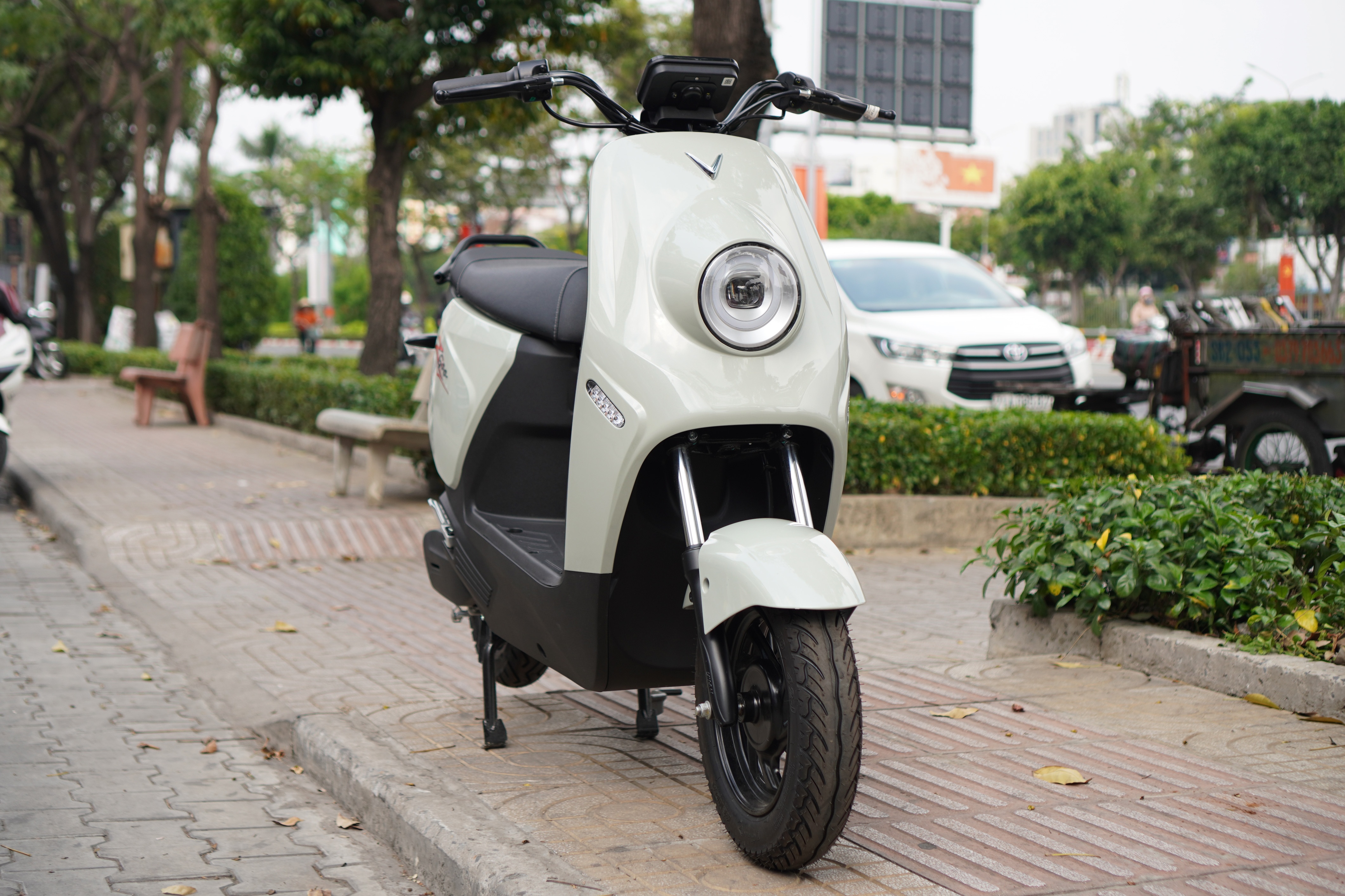 Xe may dien hoc sinh VinFast ZGoo gia 15,9 trieu se co gi? hinh anh