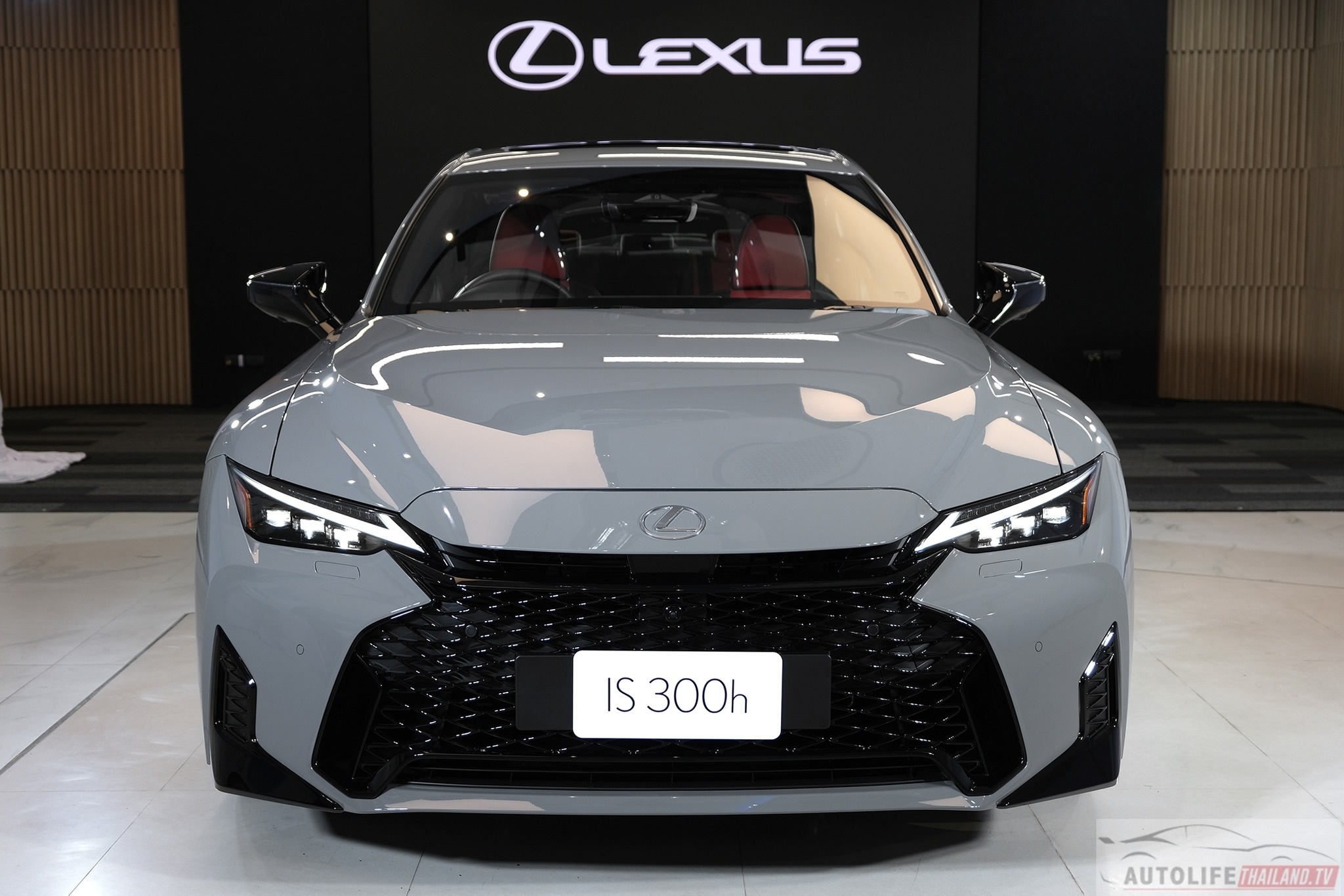 Lexus IS, anh 2