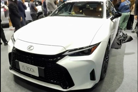 Lexus IS, anh 1