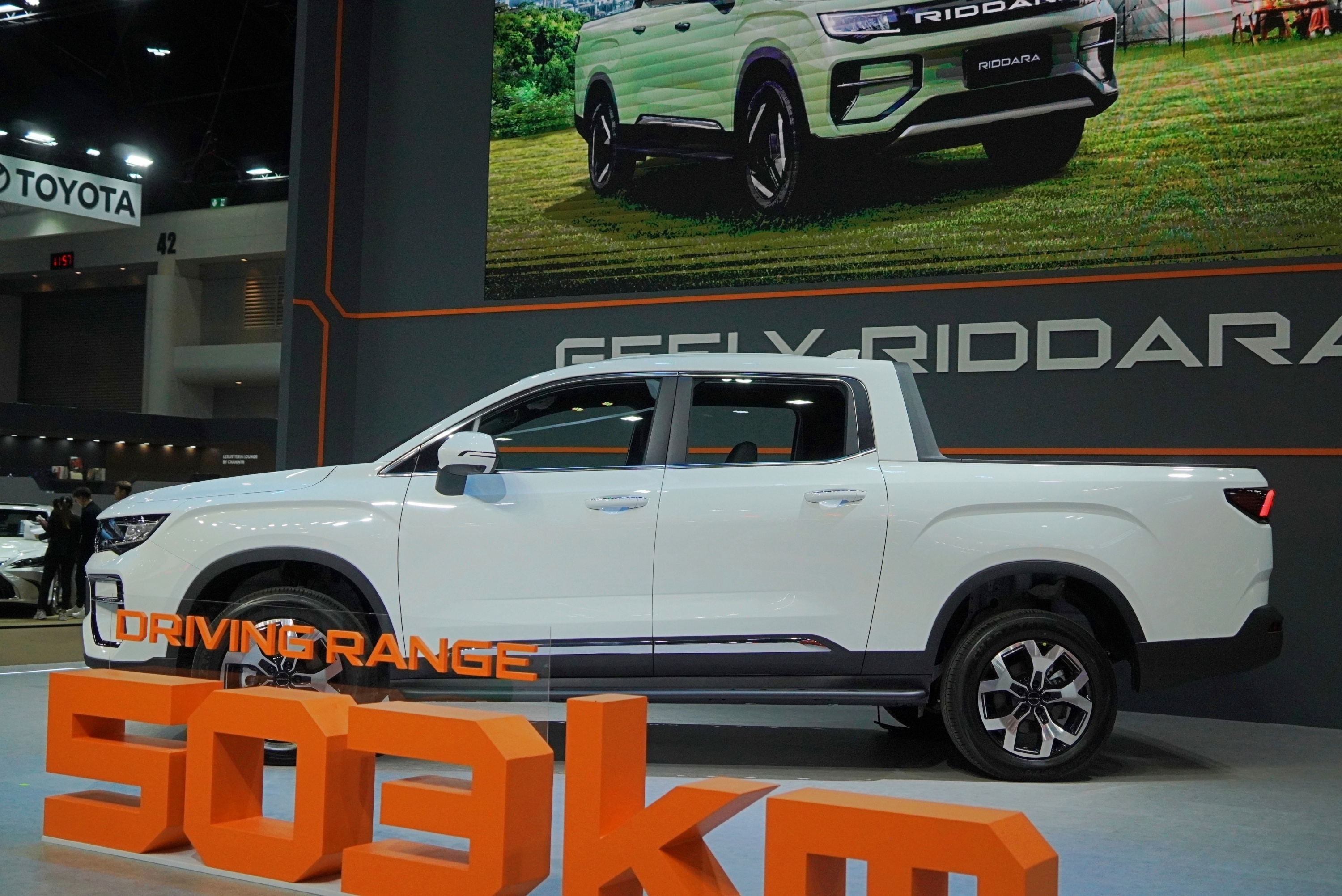 Ban tai dien vua ra mat da ban 1.000 chiec hinh anh