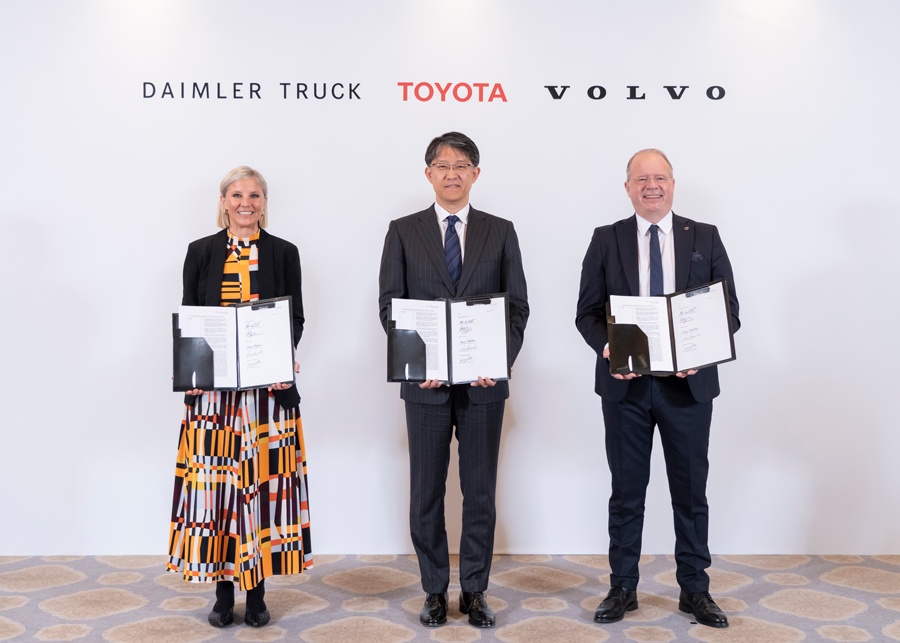 Toyota lien minh cung Volvo, Daimler - xe hydro la tuong lai? hinh anh