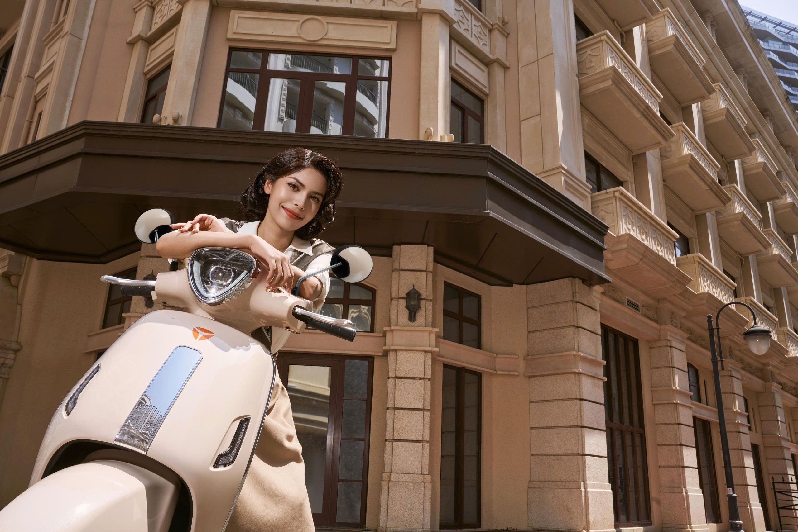 Duoi 40 trieu dong, chon xe may dien nao cho nu vua dep, vua di xa? hinh anh