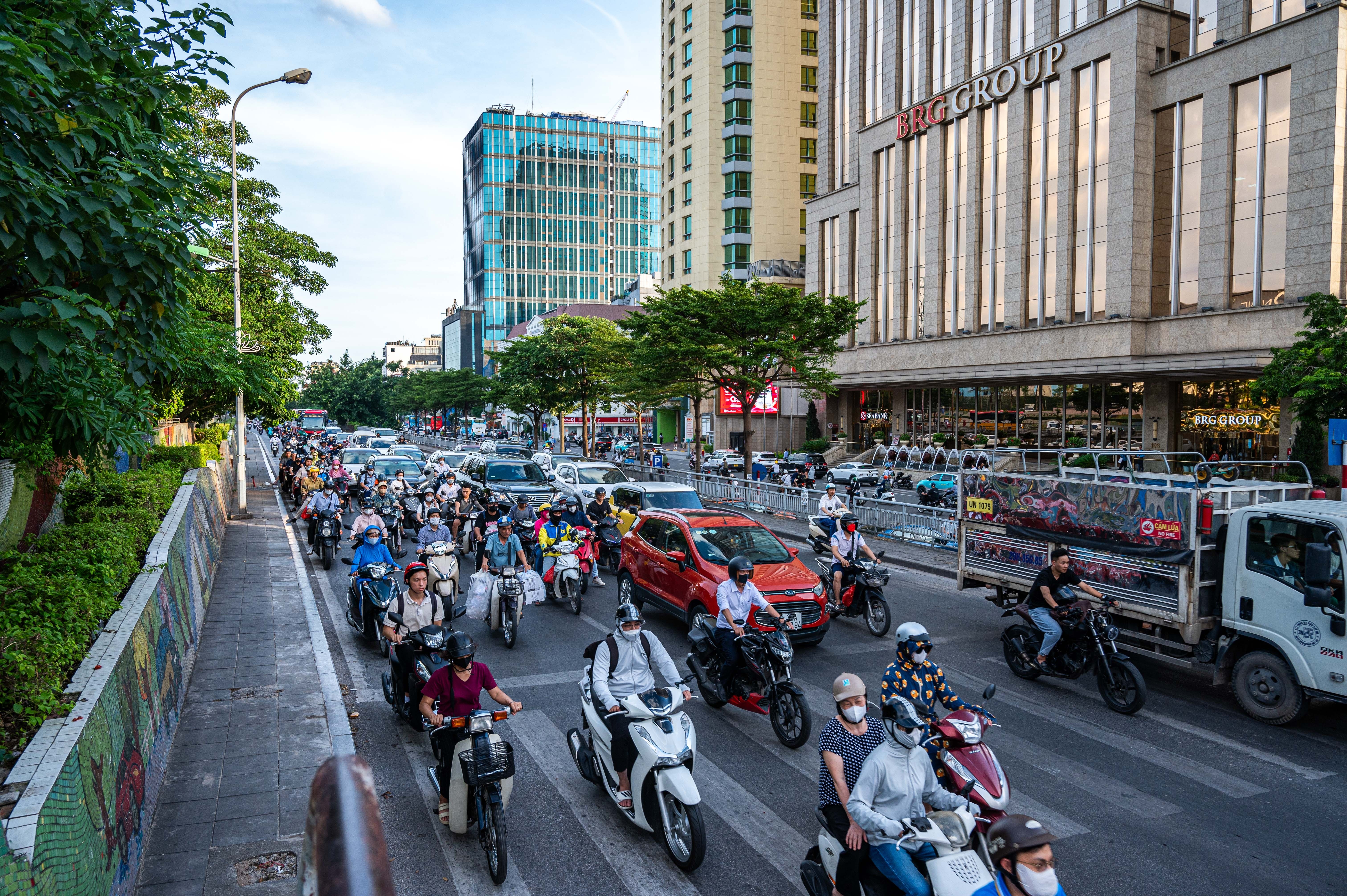 Tu ngay 1/7, co duoc di xe may xang o phuong Hoan Kiem (Ha Noi) khong? hinh anh