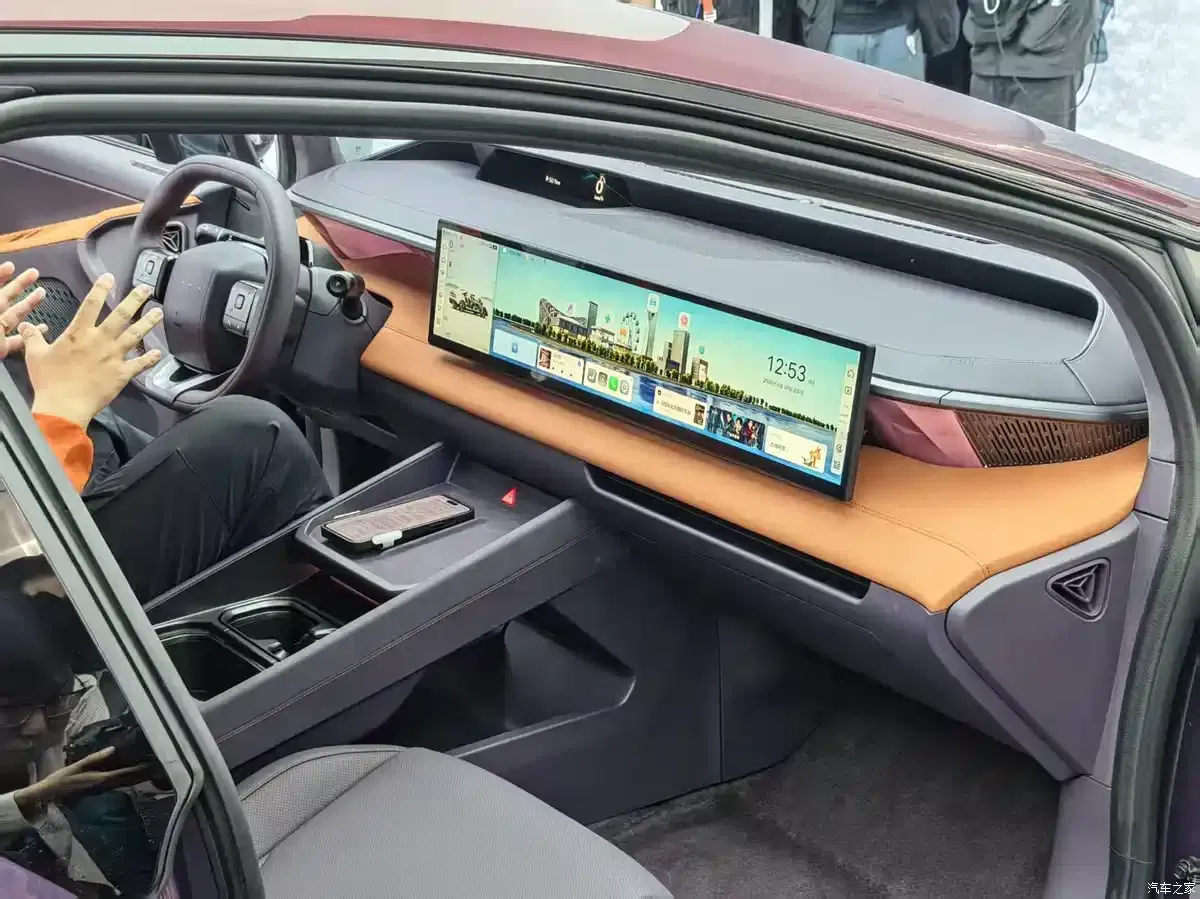 Hyundai,  Ioniq anh 2