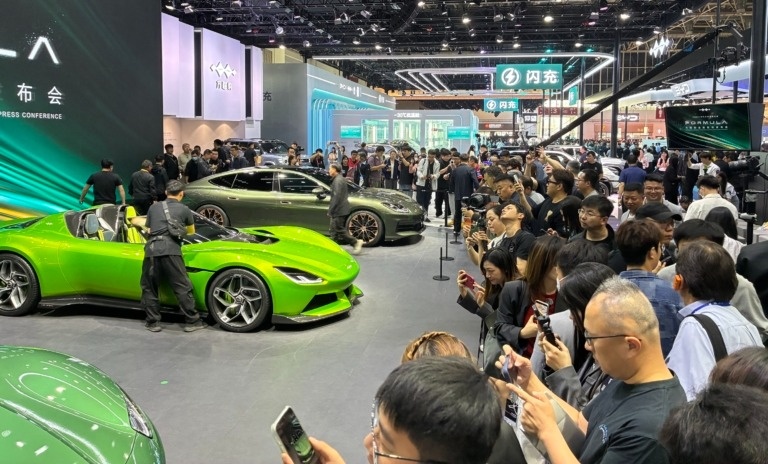 BYD lao doc 8 thang lien tuc hinh anh