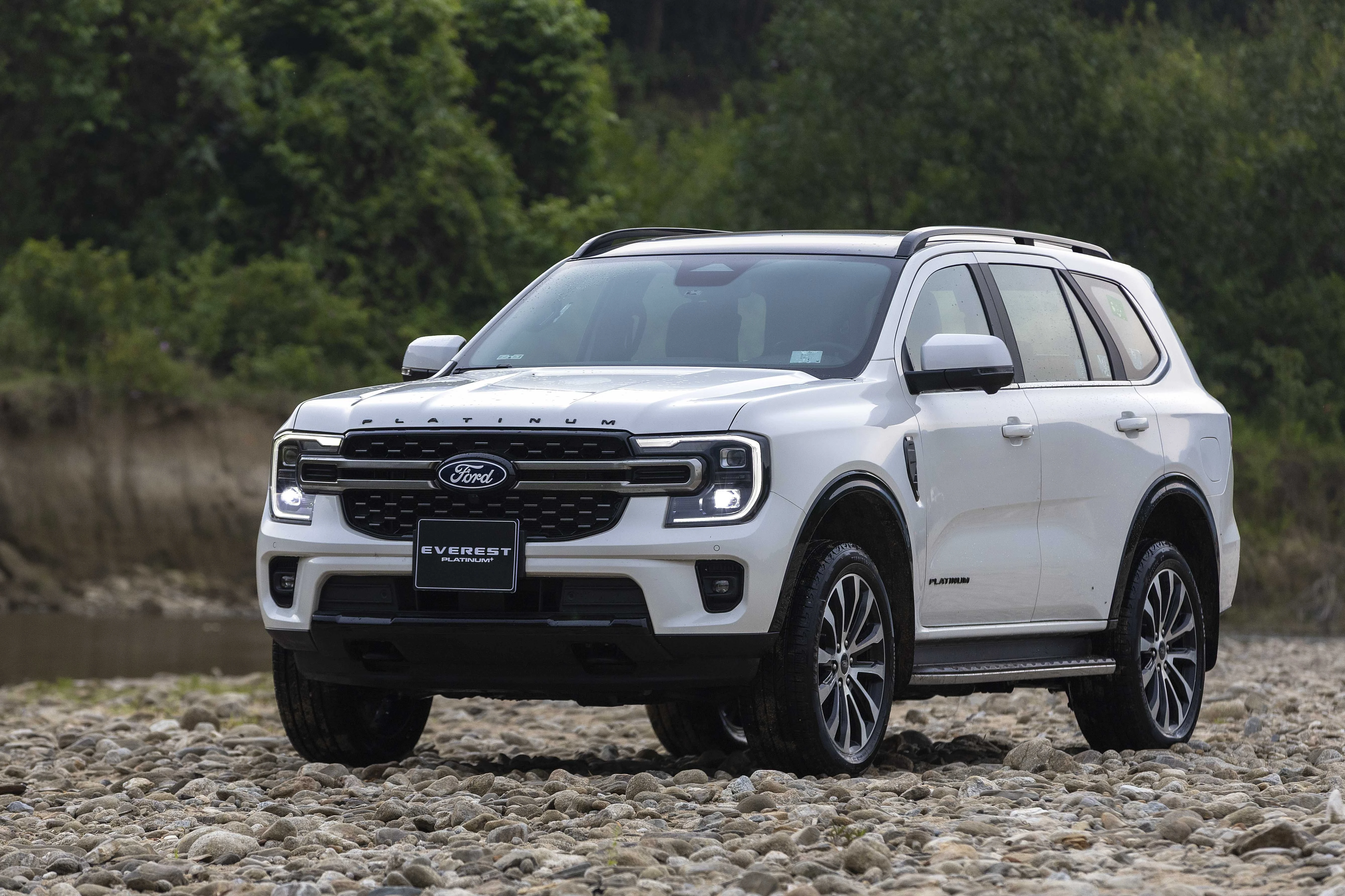 Ford Everest co them ban may xang 2.3L Ecoboost hinh anh