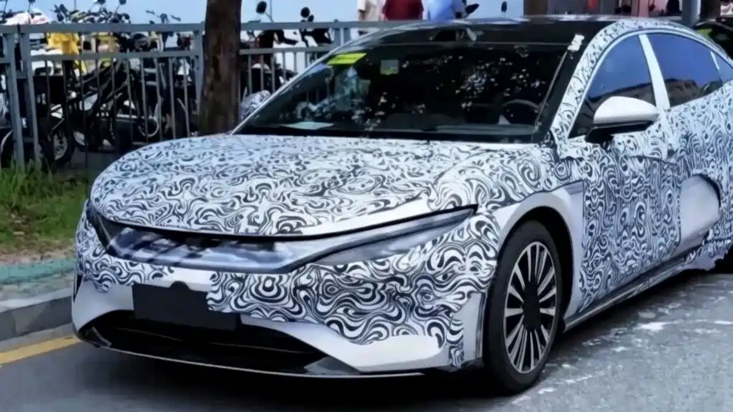 BYD mo cuoc binh chon ten goi cho mau sedan dien moi hinh anh