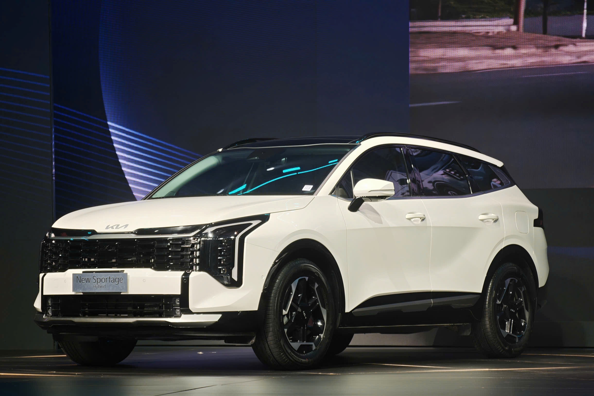 Can canh Kia Sportage hybrid moi - thay thiet ke, gia co tang? hinh anh