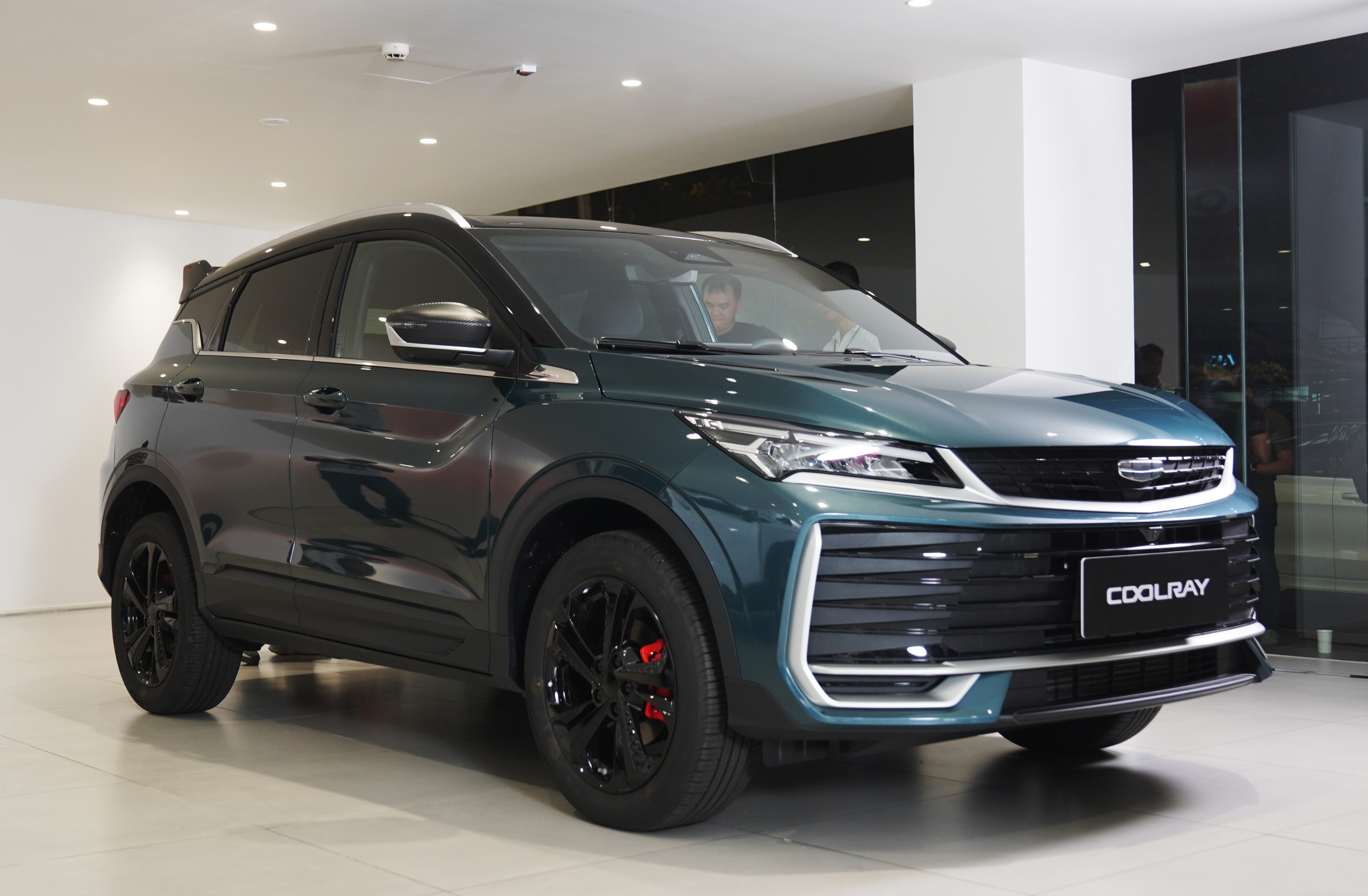 Thay gi tu gia ban duoi 500 trieu dong cua Geely Coolray hinh anh