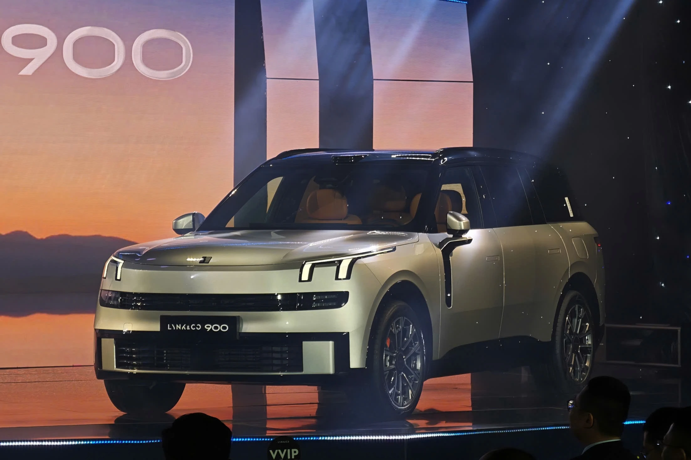 Lynk & Co 900 - xe Trung Quoc hon 3 ty co the canh tranh voi xe sang? hinh anh