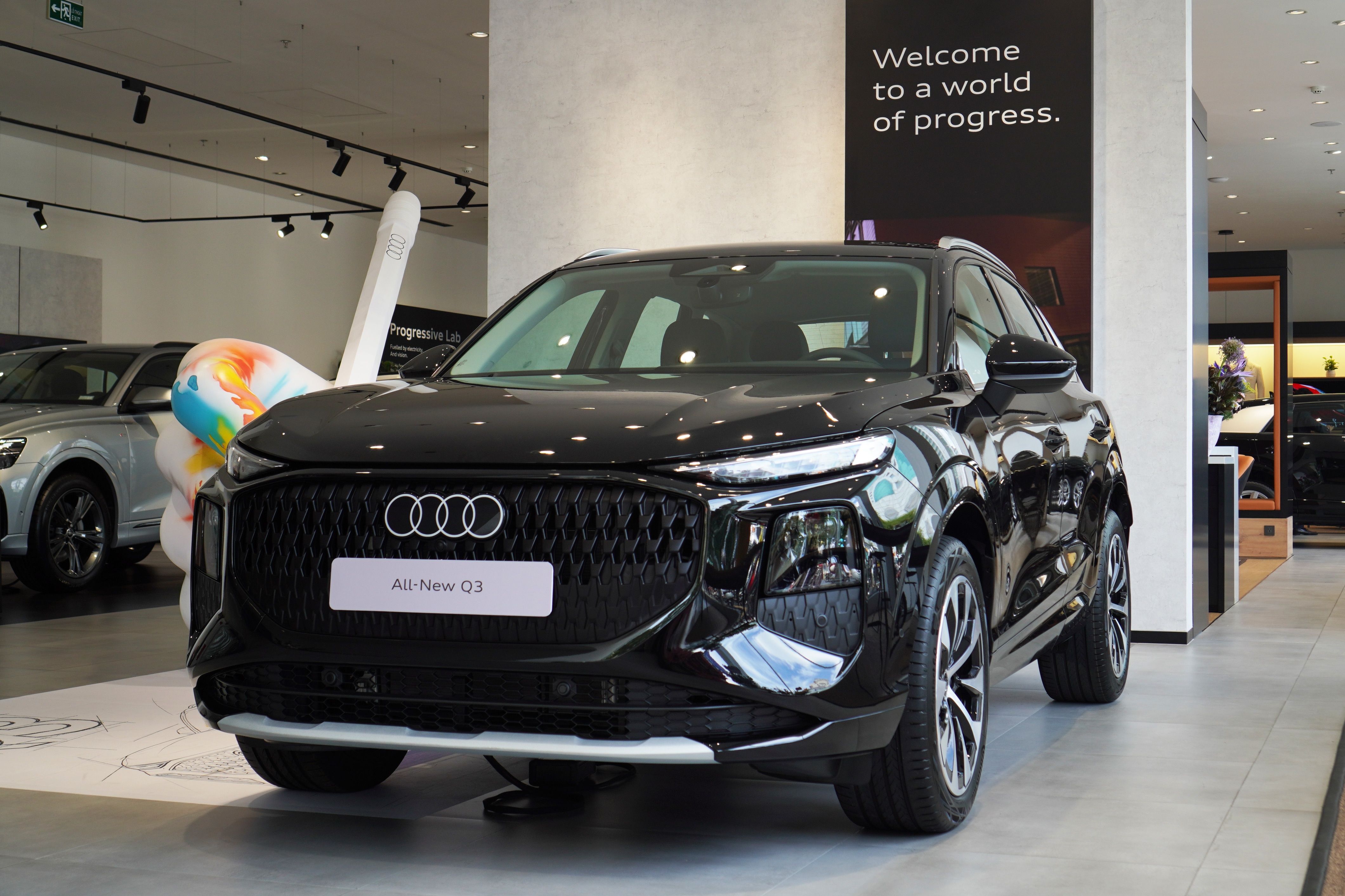 Can canh Audi Q3 the he moi - xe do thi nhap Duc gia hon 2 ty dong hinh anh